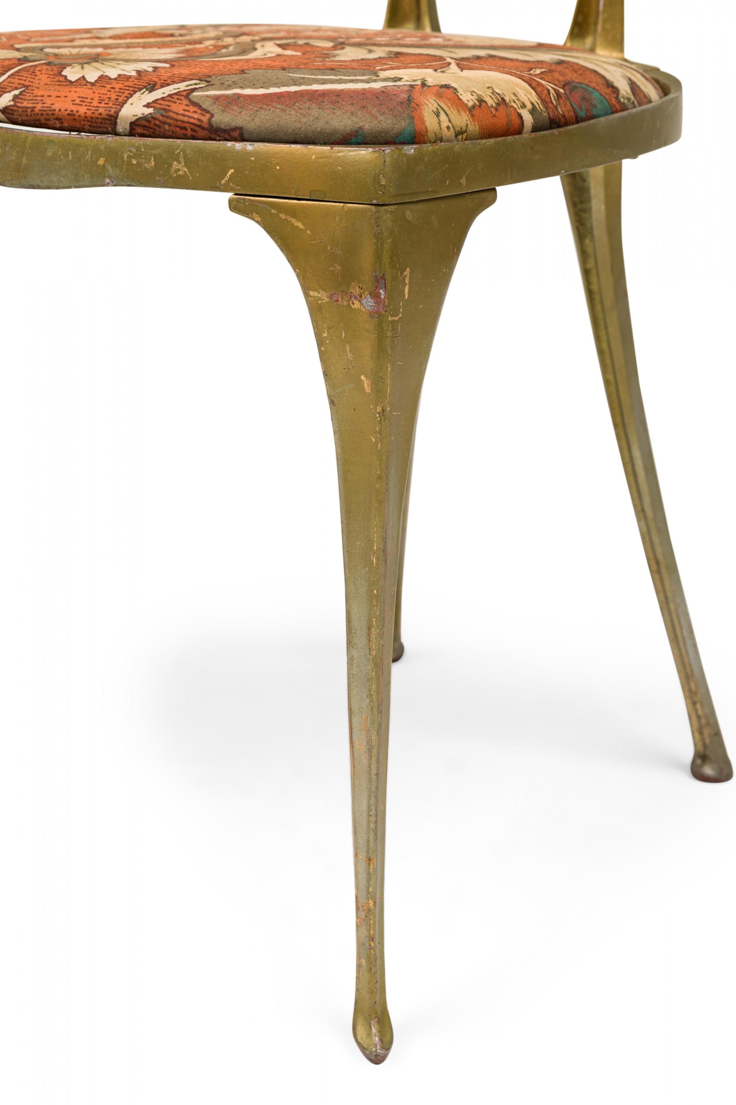 Pareja de sillas auxiliares italianas Palladio de mediados de siglo en metal dorado Italiano en venta