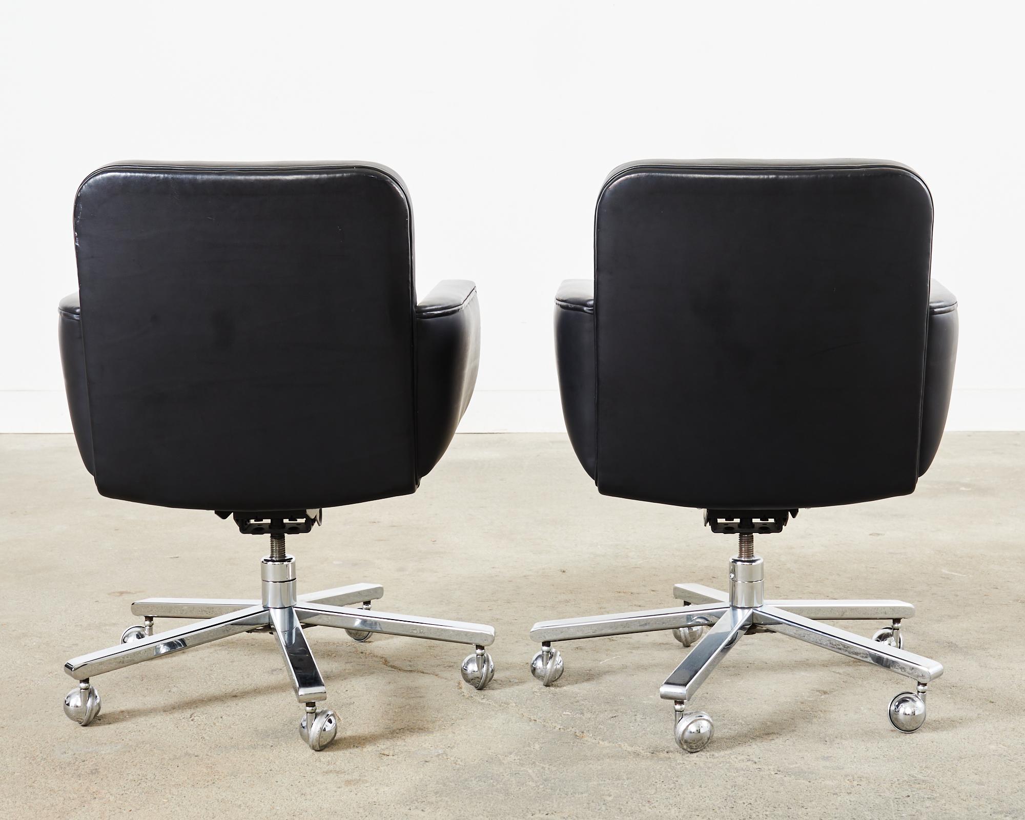 Paar Palladium Soft Pad Leder Executive Bürostühle (Stahl) im Angebot
