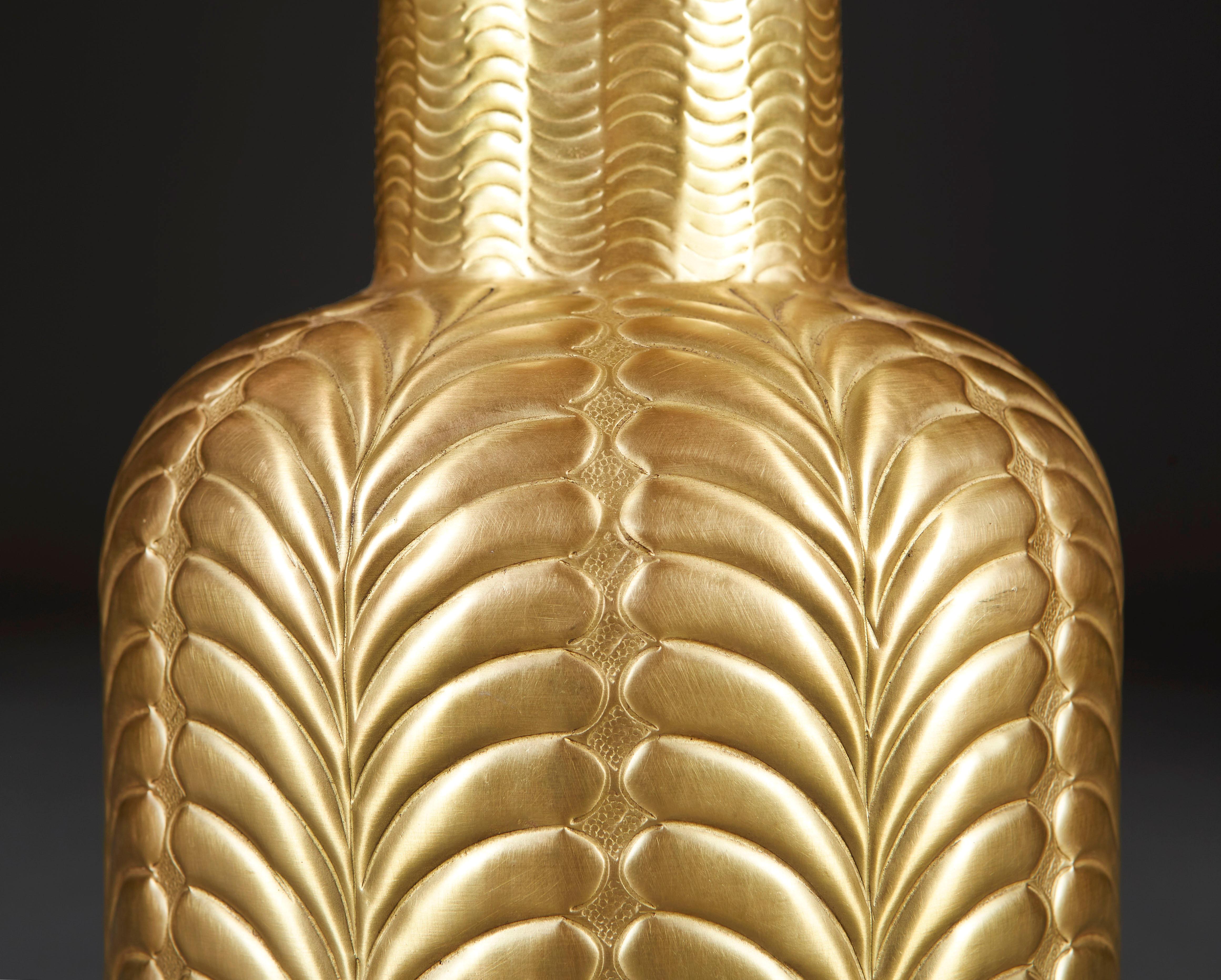 Pair of Palm Leaf Pattern Brass Lamps In New Condition For Sale In London, GB