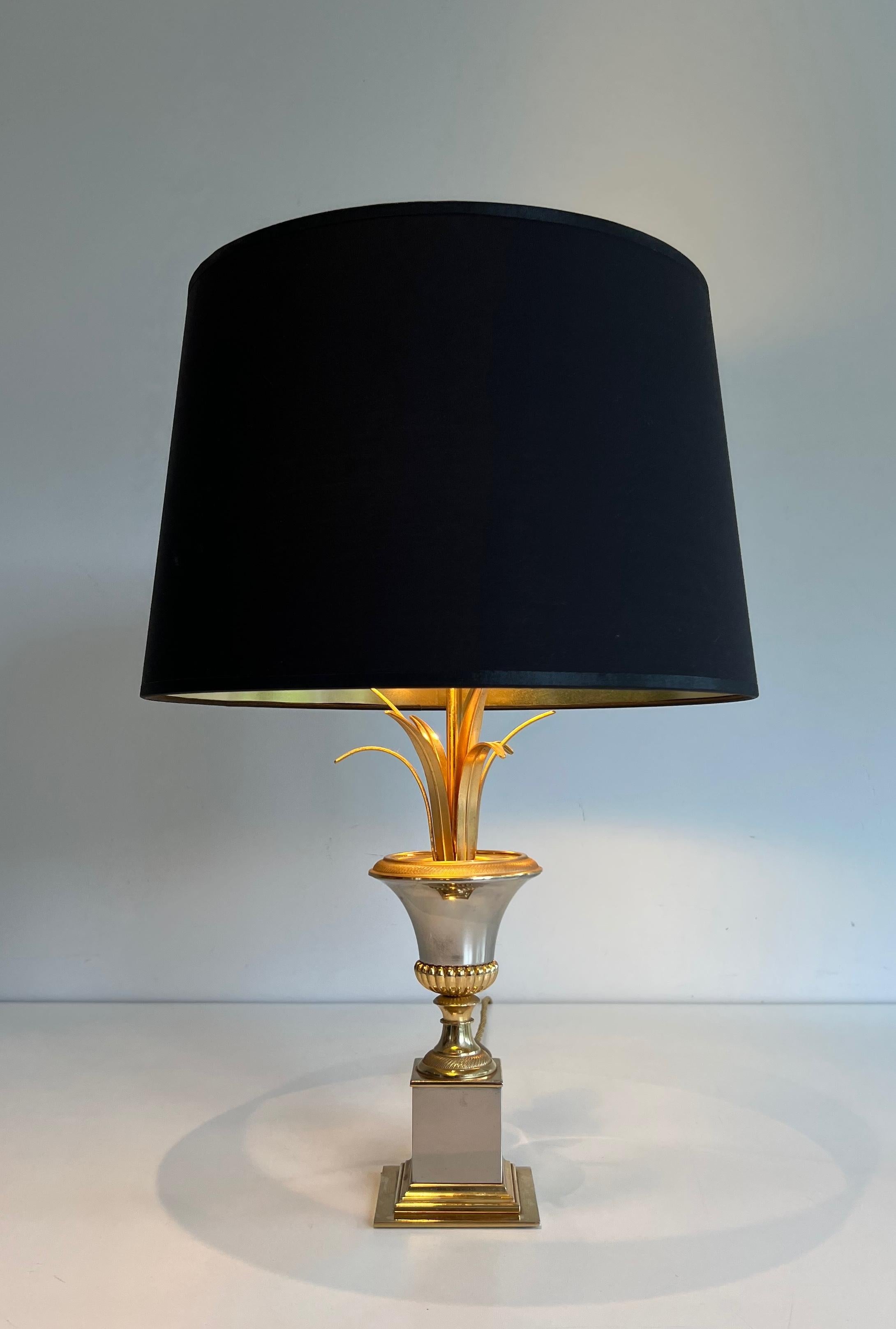 Laiton Paire de lampes de table en chrome et laiton dans le style de la Maison Charles en vente