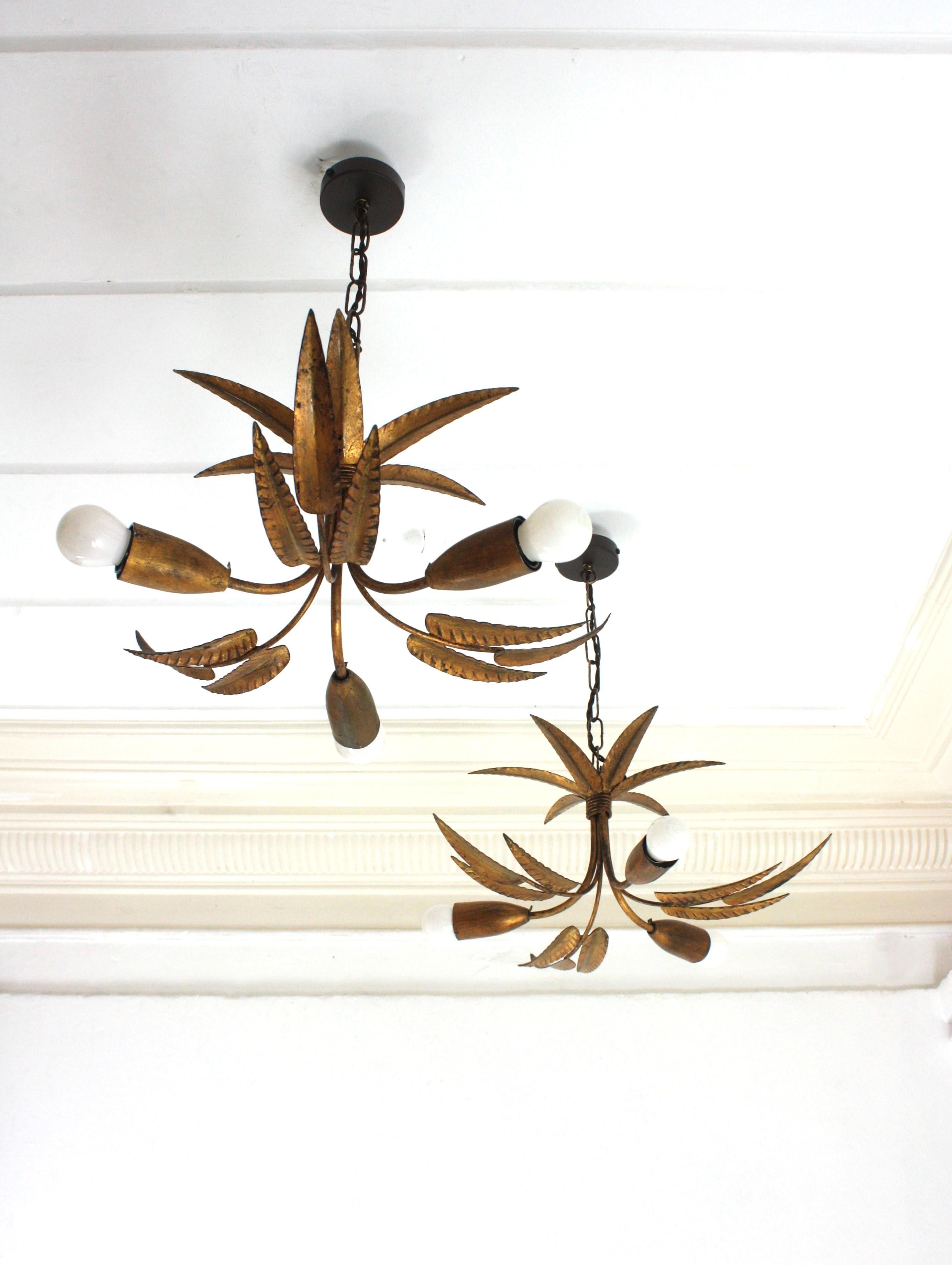 Pair of Palmette Chandeliers or Pendants in Gilt Iron with Leaves Design For Sale 2