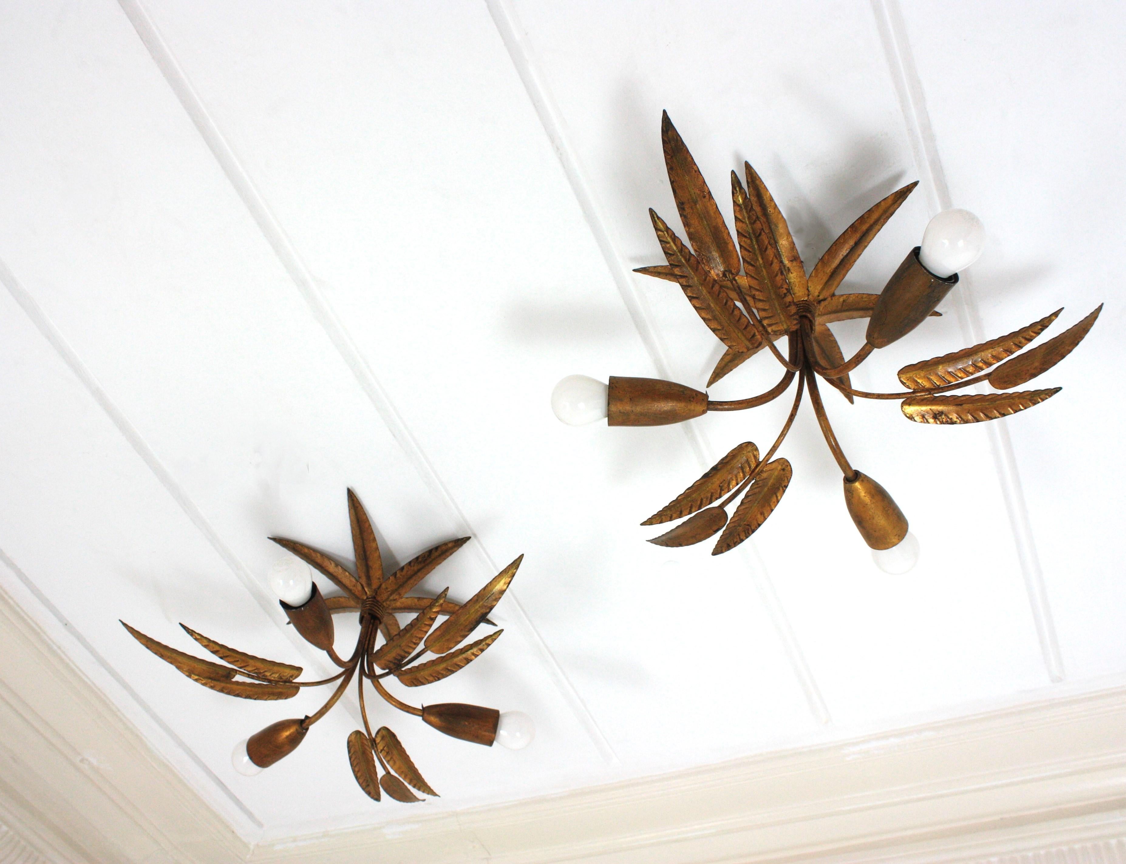 Pair of Palmette Chandeliers or Pendants in Gilt Iron with Leaves Design For Sale 3
