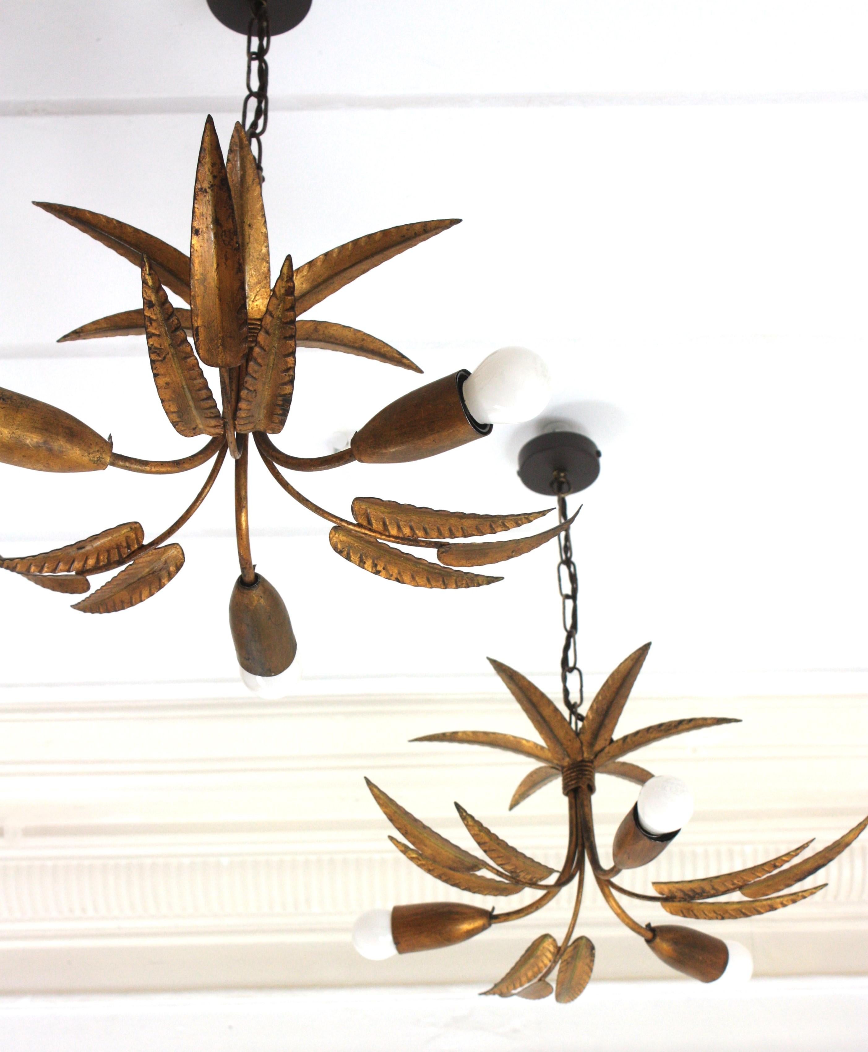 Pair of Palmette Chandeliers or Pendants in Gilt Iron with Leaves Design For Sale 4