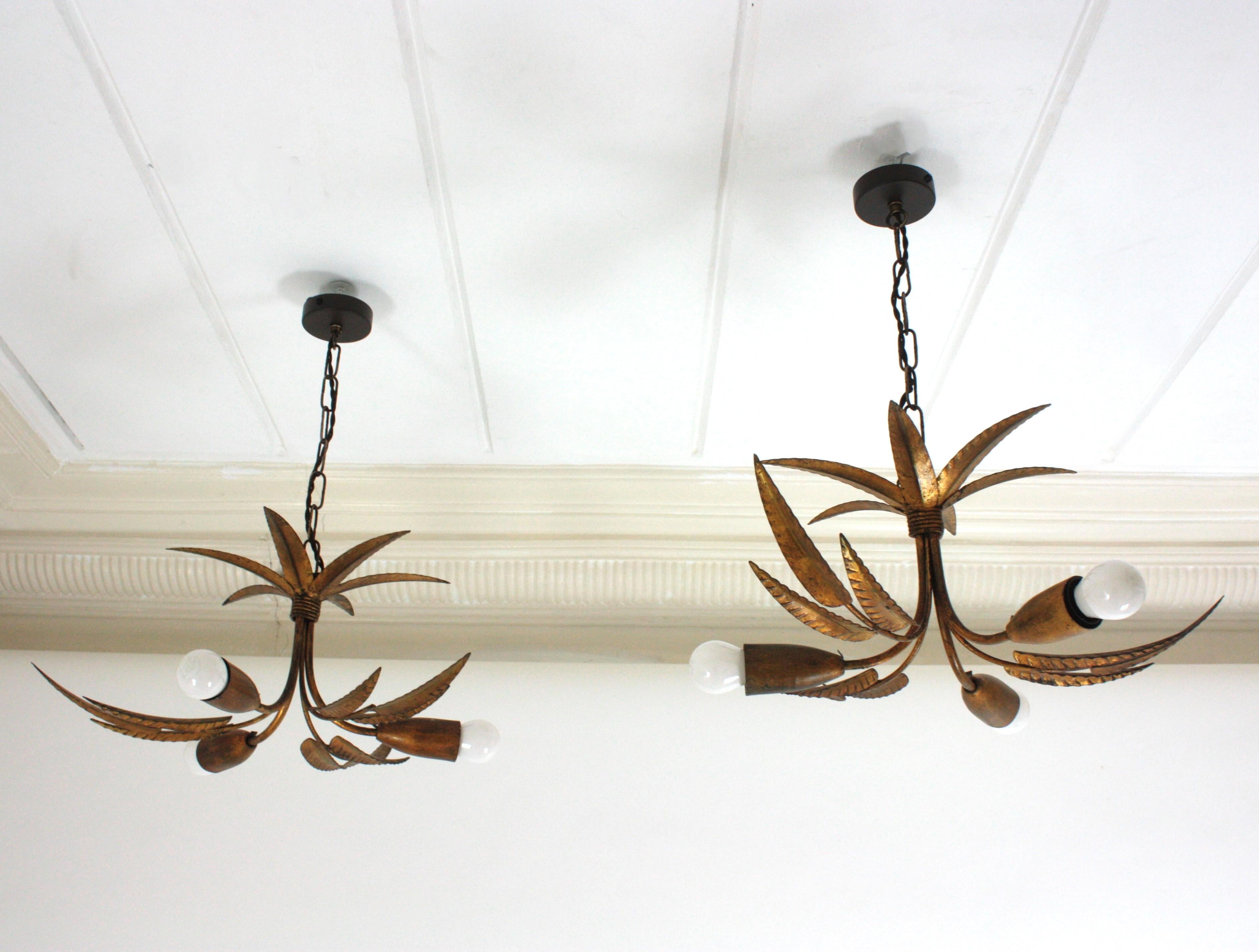 Pair of Palmette Chandeliers or Pendants in Gilt Iron with Leaves Design For Sale 6