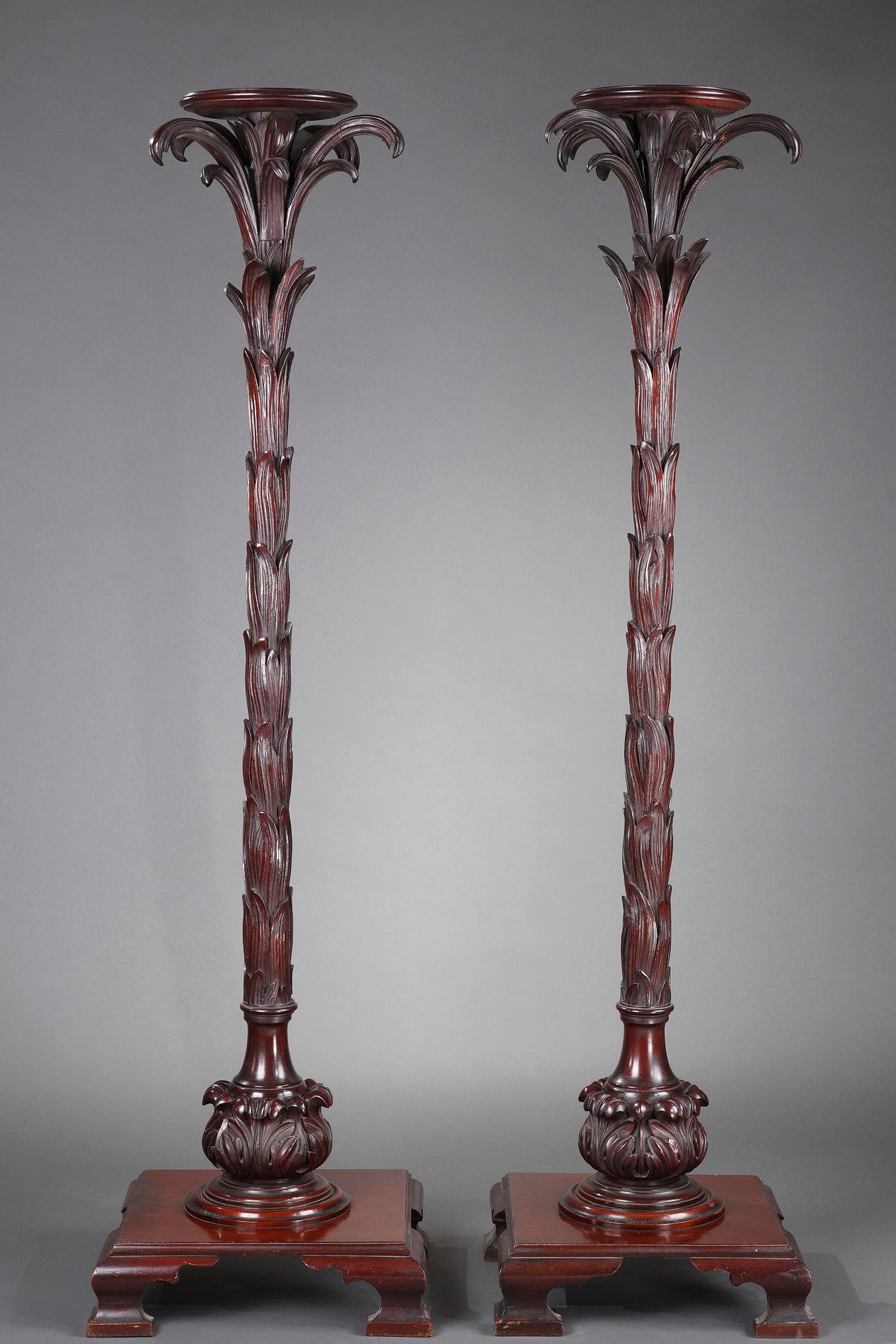 Pair of stands, ornamented with palms sculpted in a naturalistic fashion. Surmounted with a small circular top. Foot ornamented with acanthus leaves, resting on a rectangular pierced base.