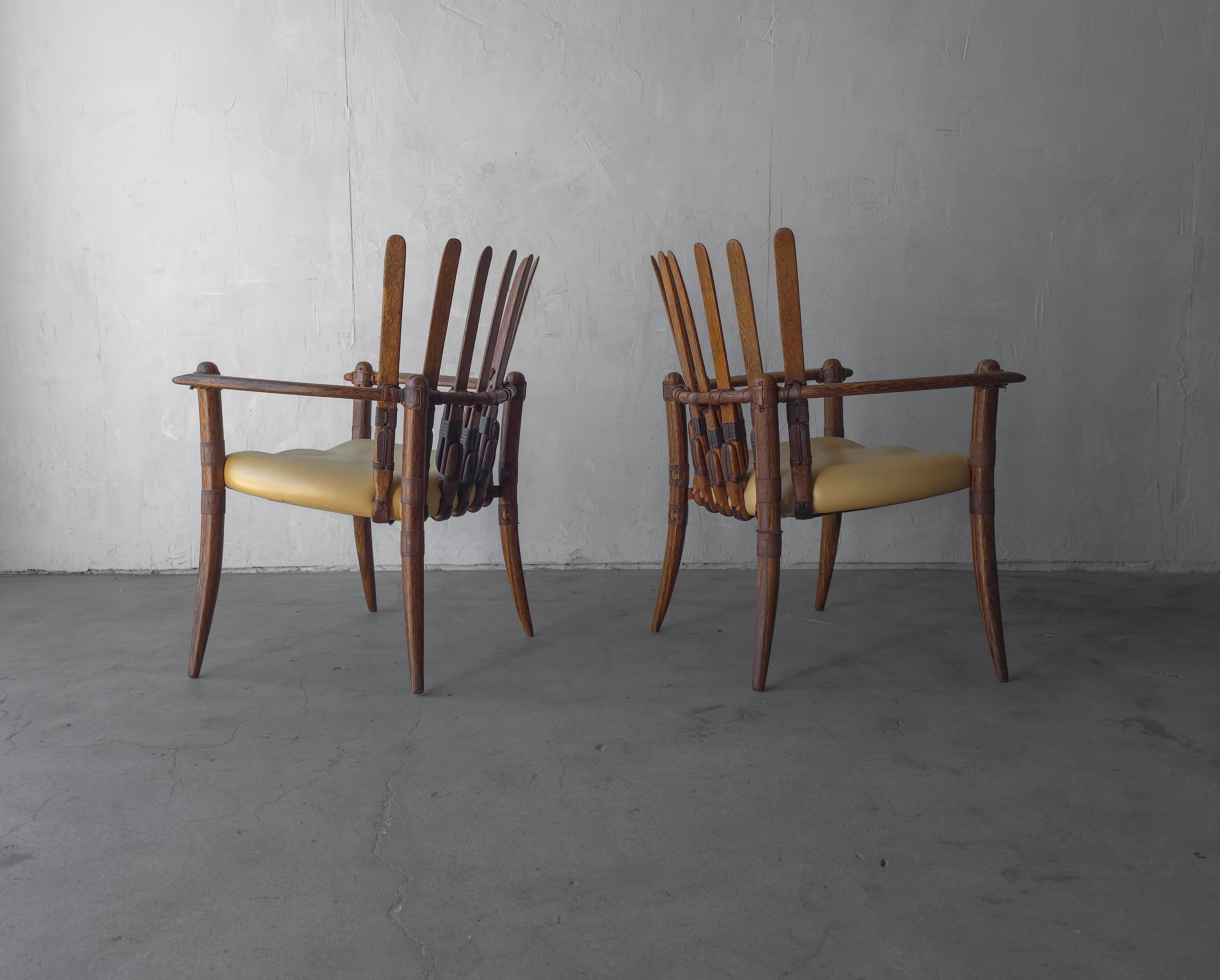Pareja de sillas Mendi de madera de palma y cuero de Pacific Green en Bueno estado para la venta en Las Vegas, NV
