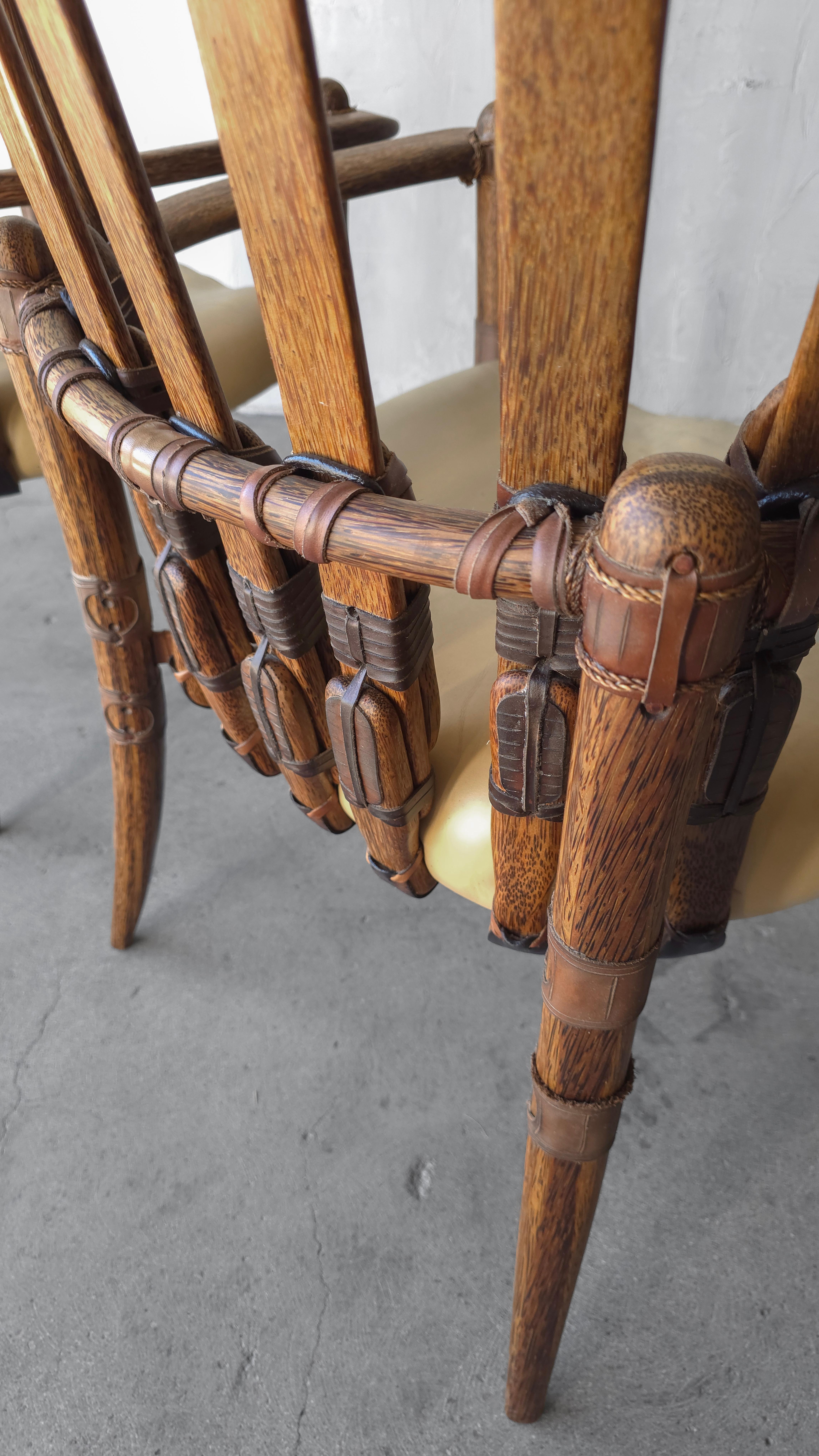 Pareja de sillas Mendi de madera de palma y cuero de Pacific Green en venta 1
