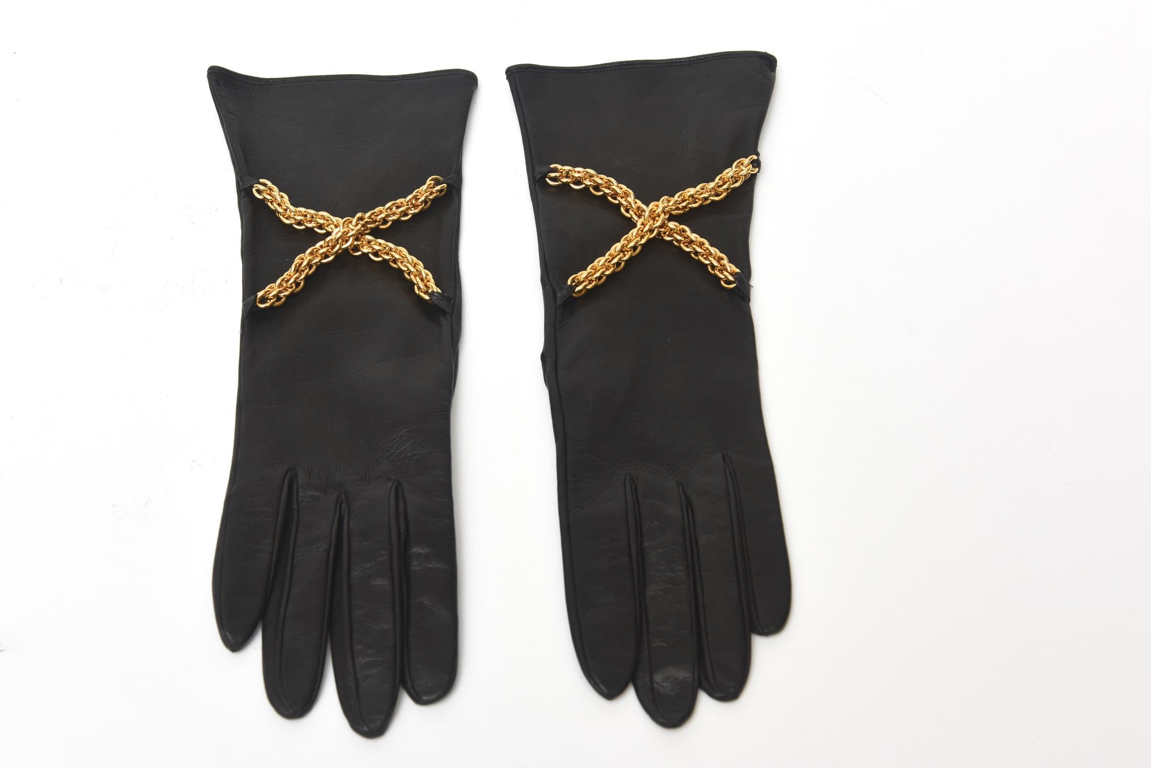  Paloma Picasso Back Leather and Brass Chain Gloves Pair Of In Good Condition In North Miami, FL