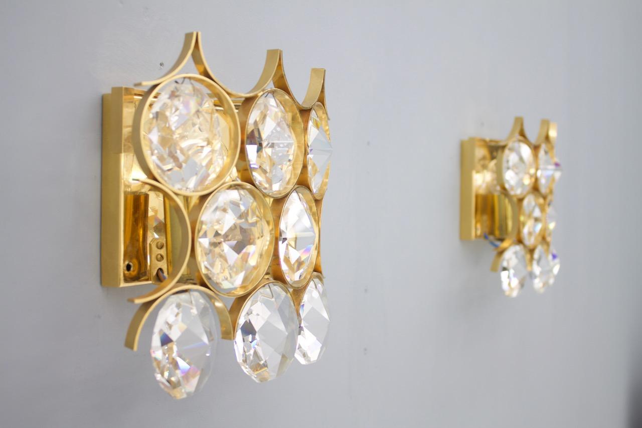 Pair of Palwa wall sconces crystal glass and gilded brass, Germany 1960s.

Very good condition.

Details

Creator: Palwa (Manufacturer)
Period: 1960s
Color: gold
Style: Hollywood Regency
Place of Origin: Germany
Dimensions: Height: 8.27 in. (21 cm)