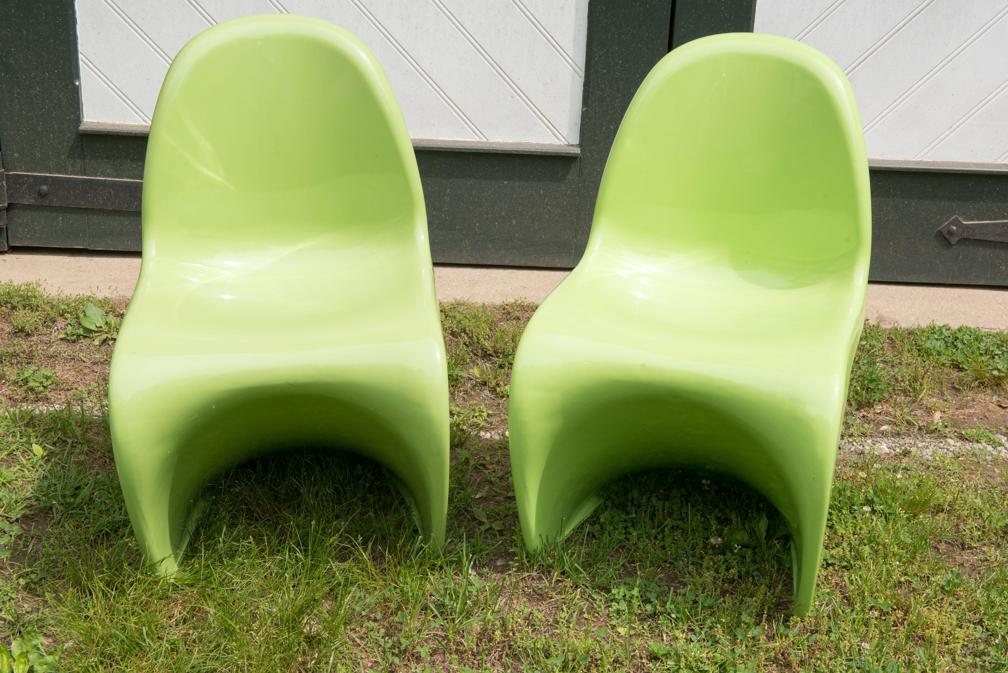 A pair of Verner Panton classic plastic (polyurethane) chairs in a beautiful spring green. Very good condition.
