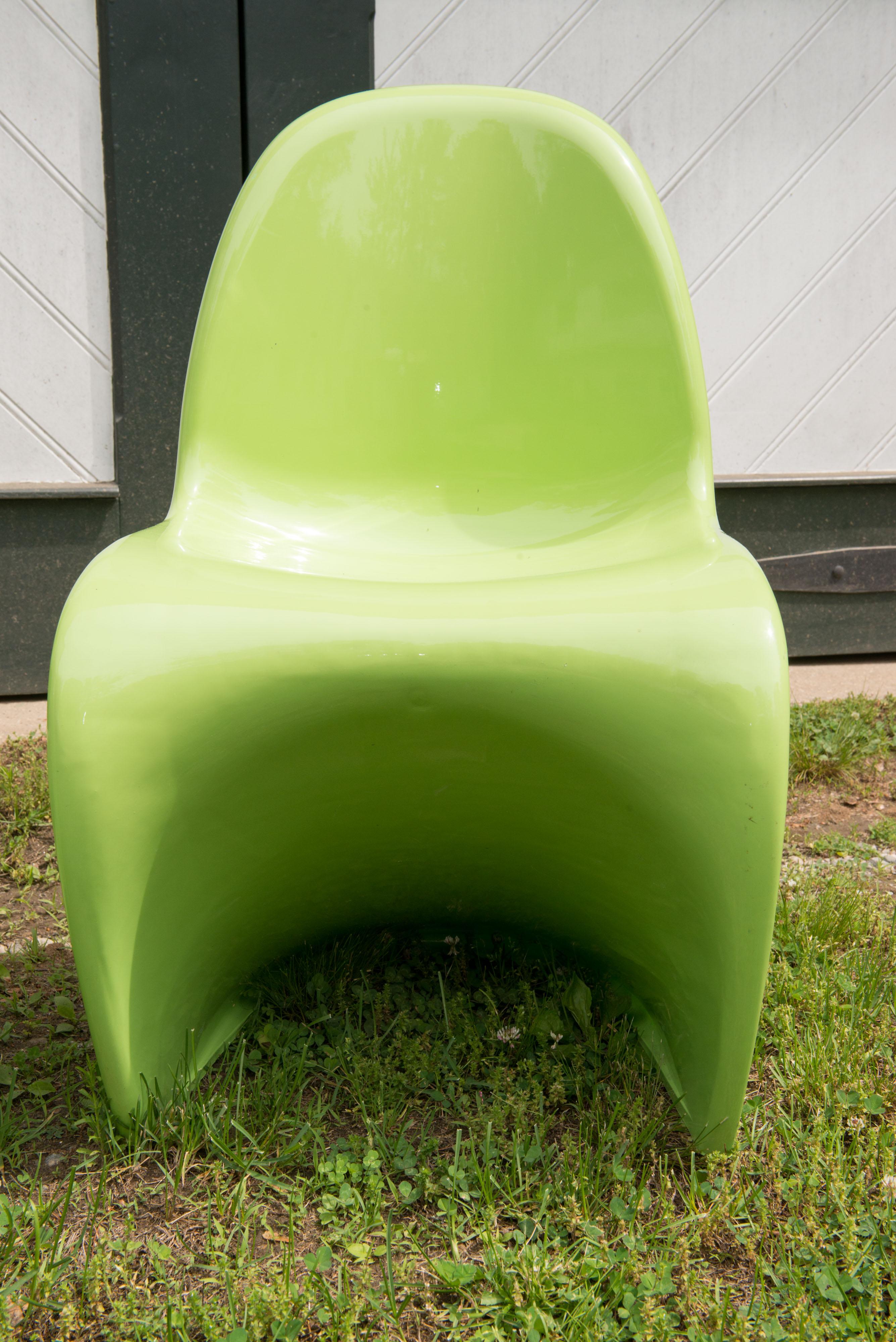 Scandinave moderne Paire de chaises classiques Panton en vert citron en vente
