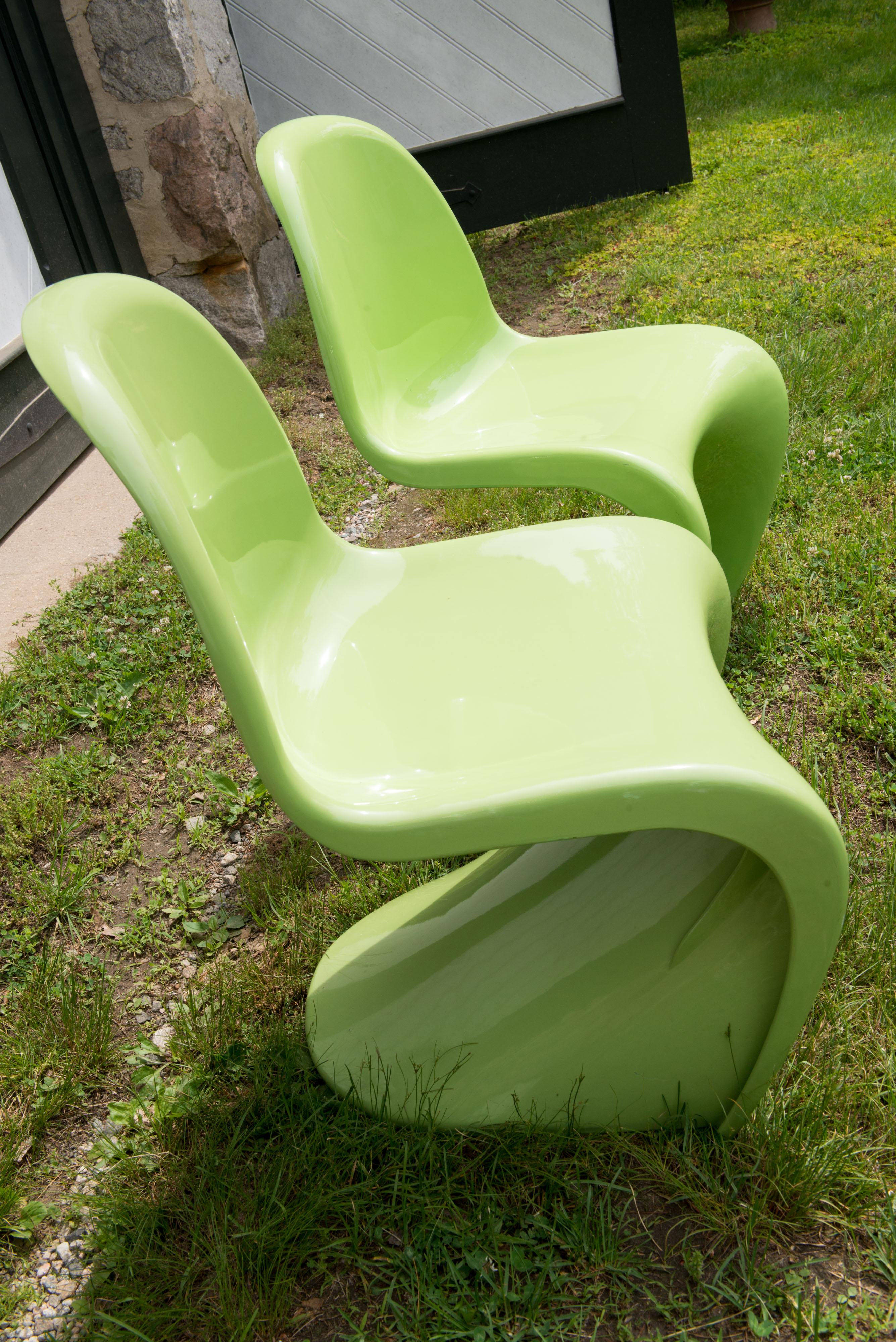 Paar klassische Panton-Stühle in Limonengrün (20. Jahrhundert) im Angebot