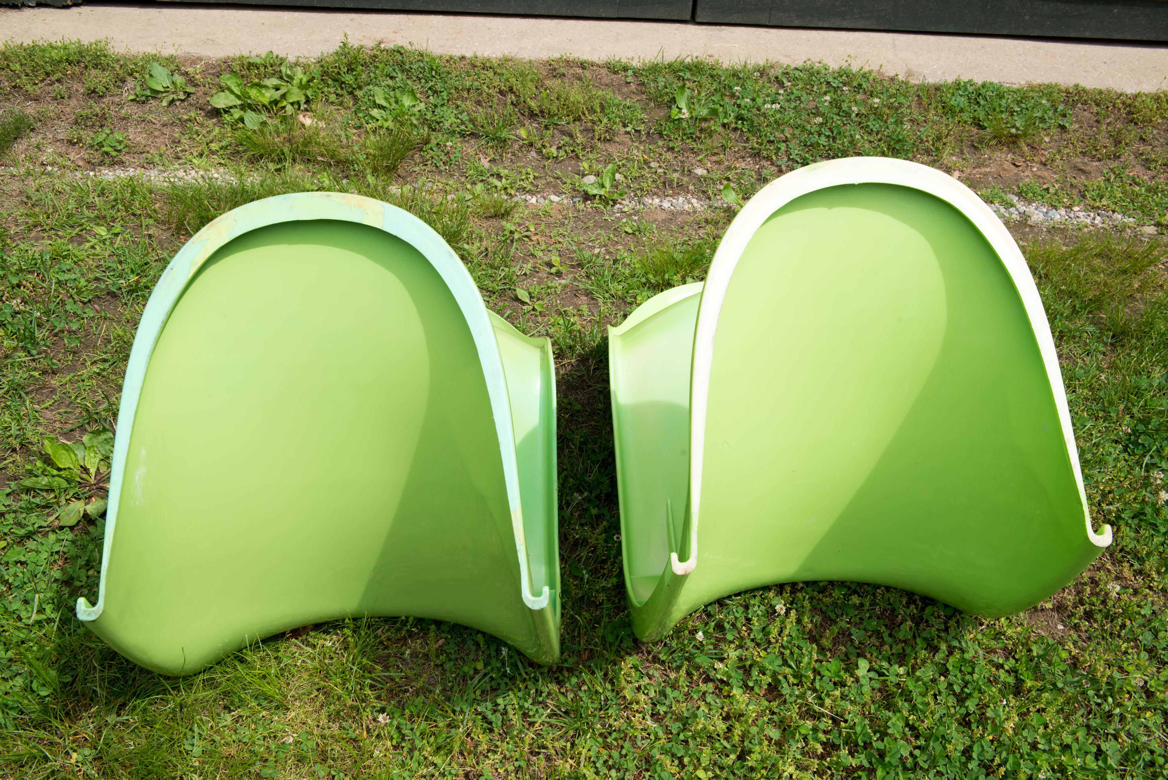 Pair of Panton Classic Chairs in Lime Green For Sale 1