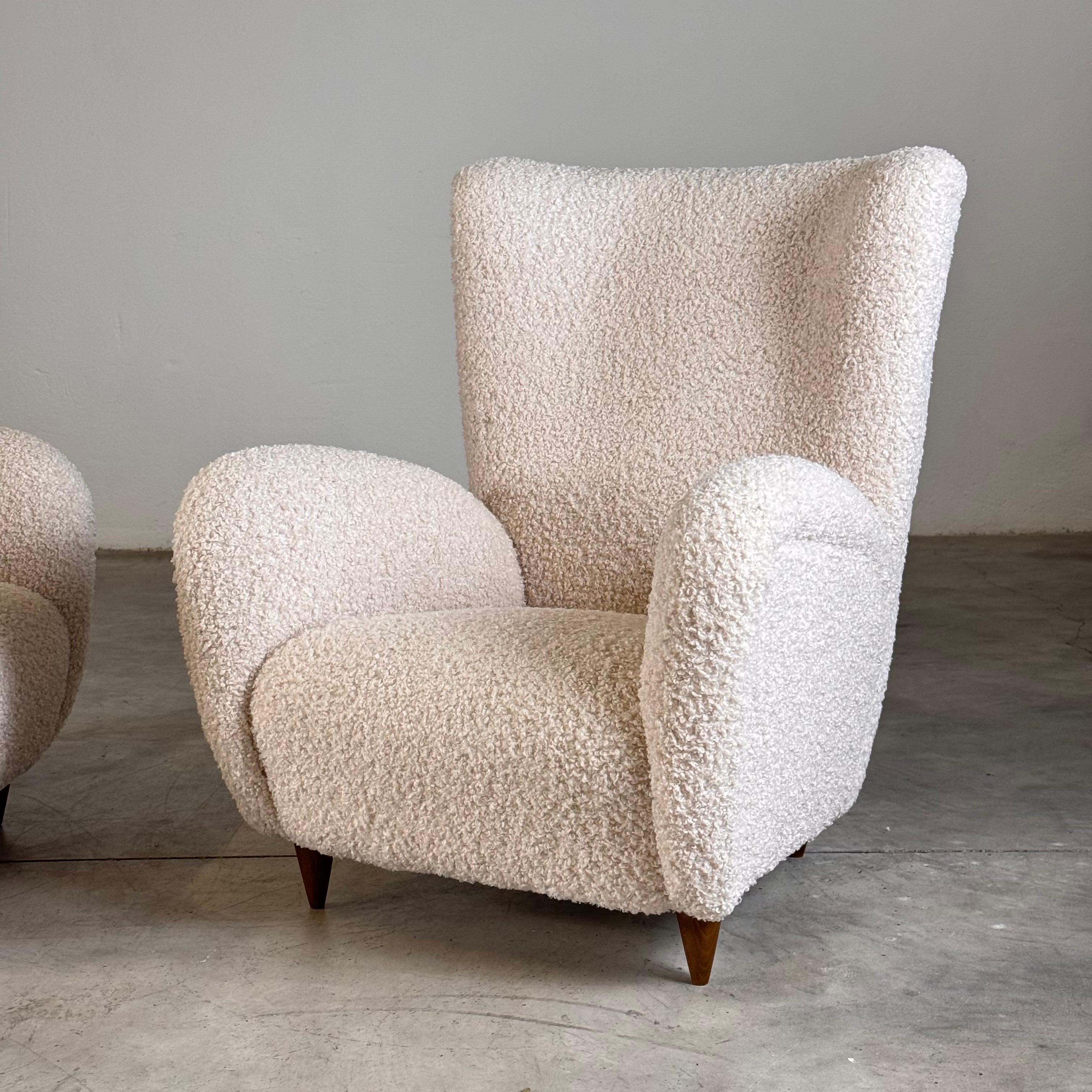 Pair of Paolo Buffa Attr. Lounge Chairs, Faux Poodle Fabric & Walnut Legs, 1950s In Good Condition In Brescia, Brescia