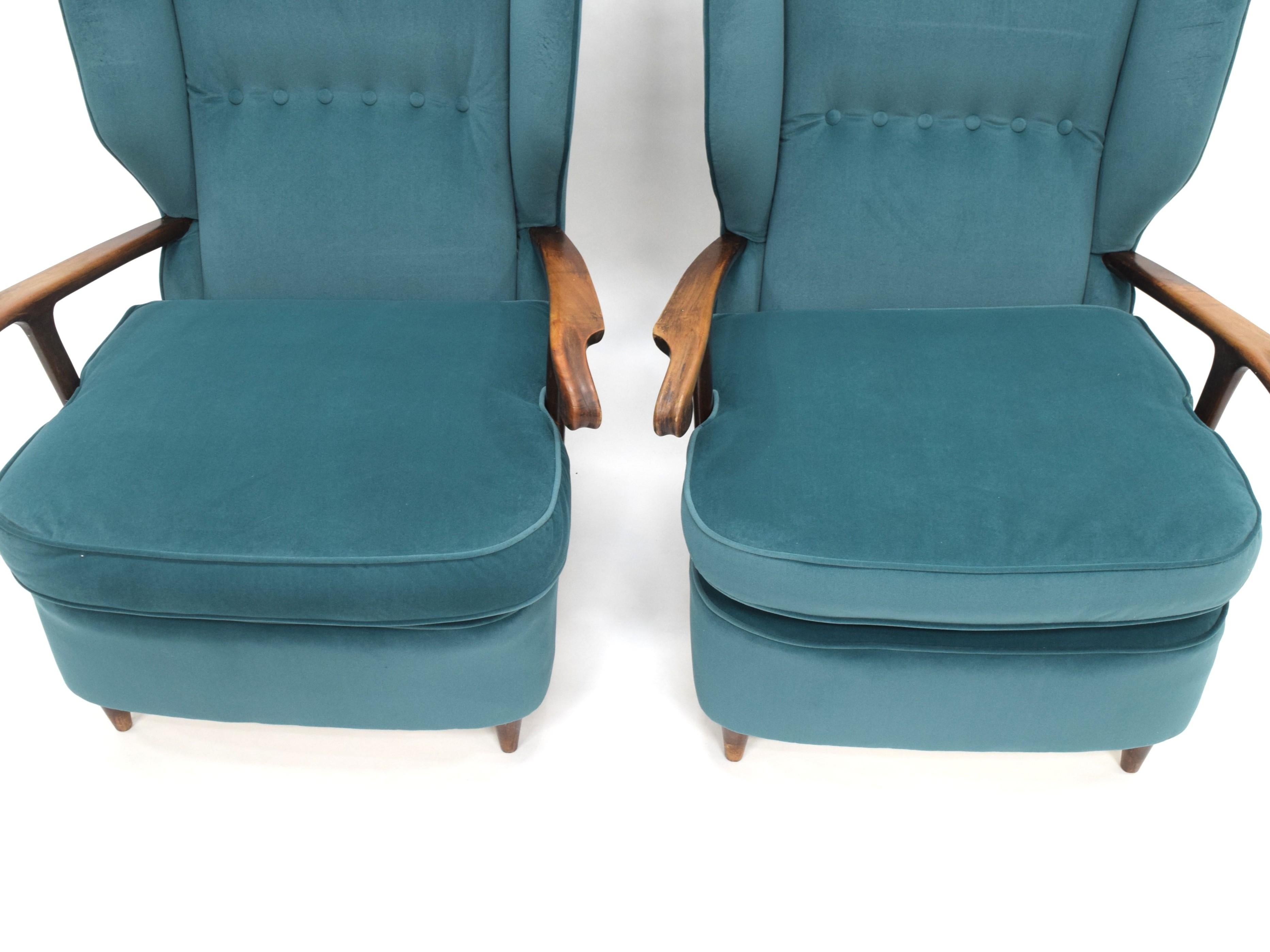 Paire de fauteuils en velours bleu de Paolo Buffa Bon état - En vente à Los Angeles, CA