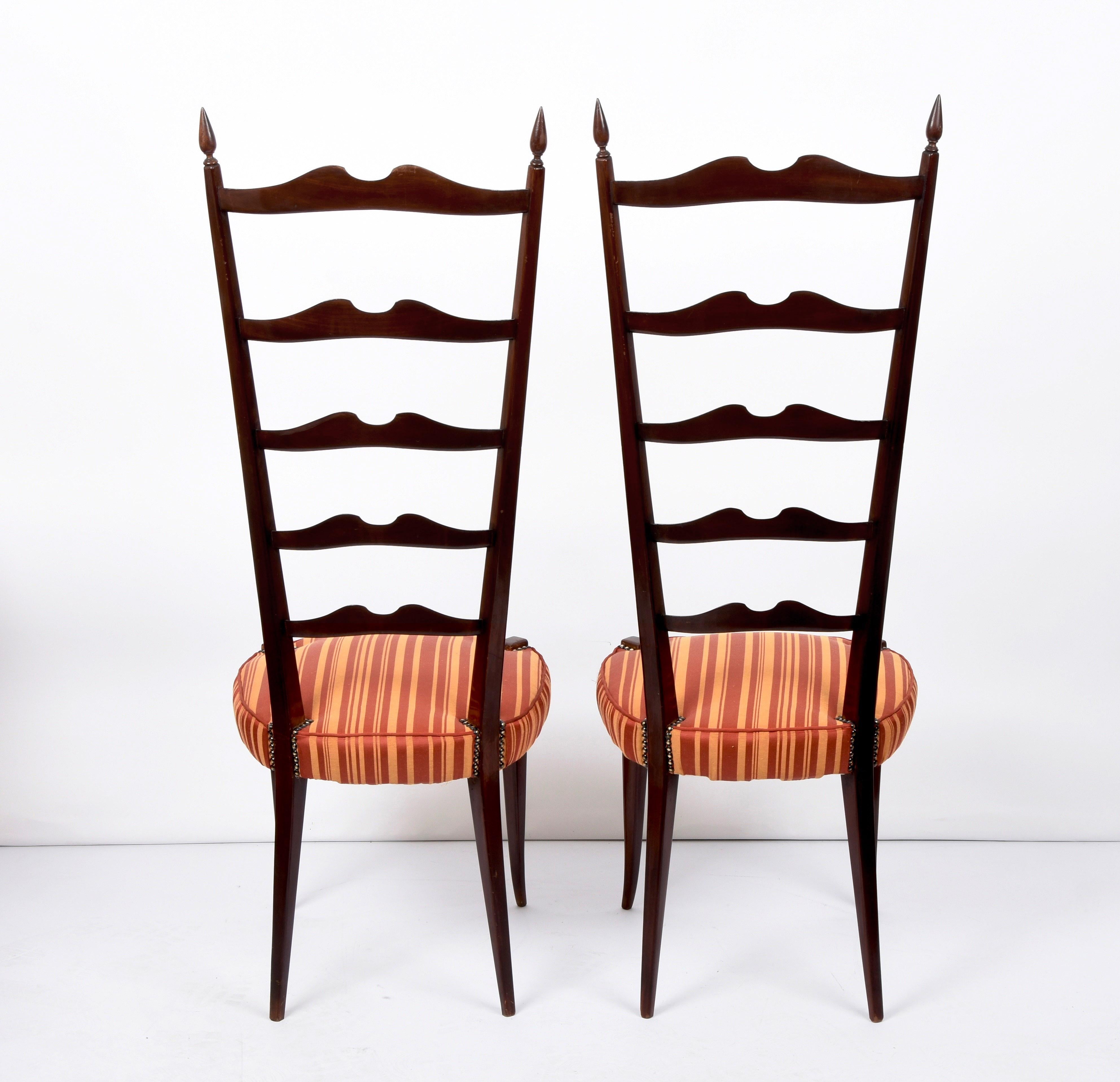 Pair of Paolo Buffa Chiavari Wood Italian Chairs with Ladder High Back, 1950s In Good Condition In Roma, IT