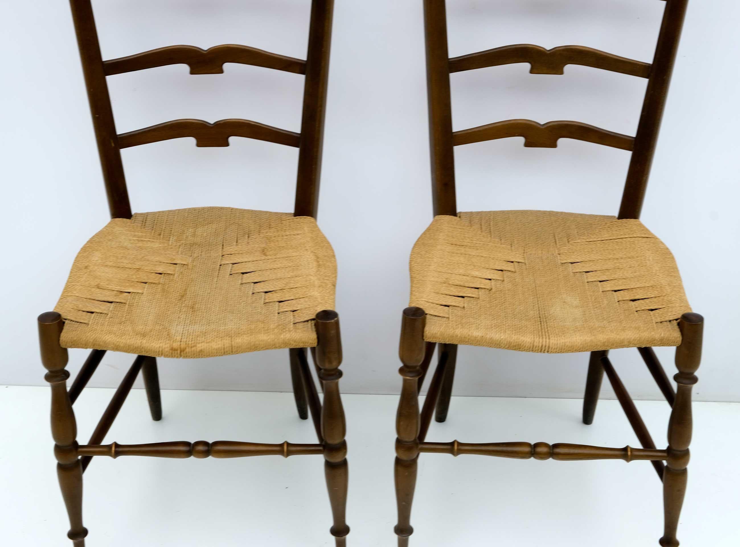 Mid-Century Modern Paire de chaises italiennes Paolo Buffa en Wood Chiavari à haut dossier en échelle, années 1950 en vente