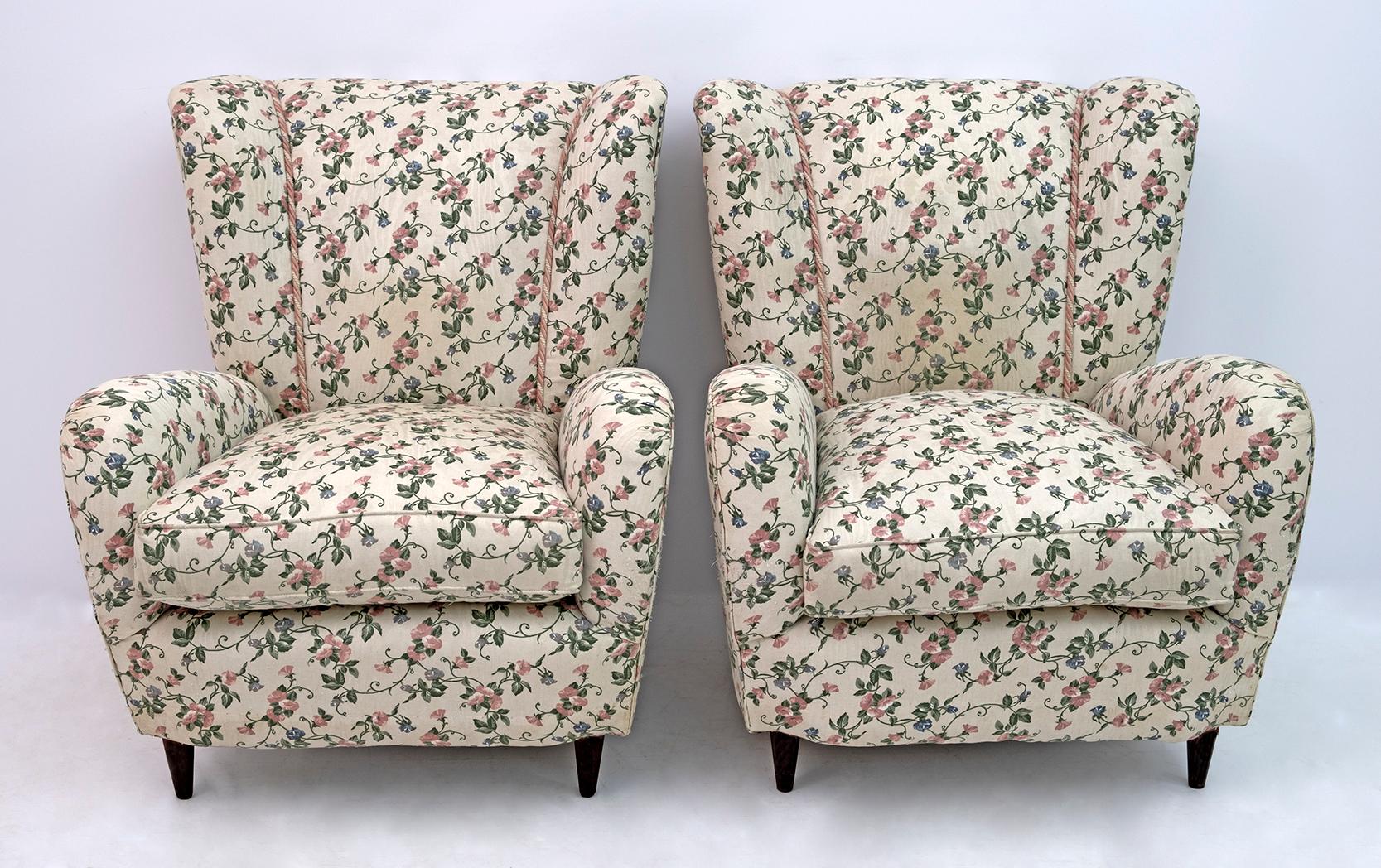 Beautiful pair of armchairs with curved armrests, made by Paolo Buffa in 1950. The structure in curved and padded wood, the upholstery was redone more than twenty years ago but is in very bad condition, as shown in the photos, a new upholstery is