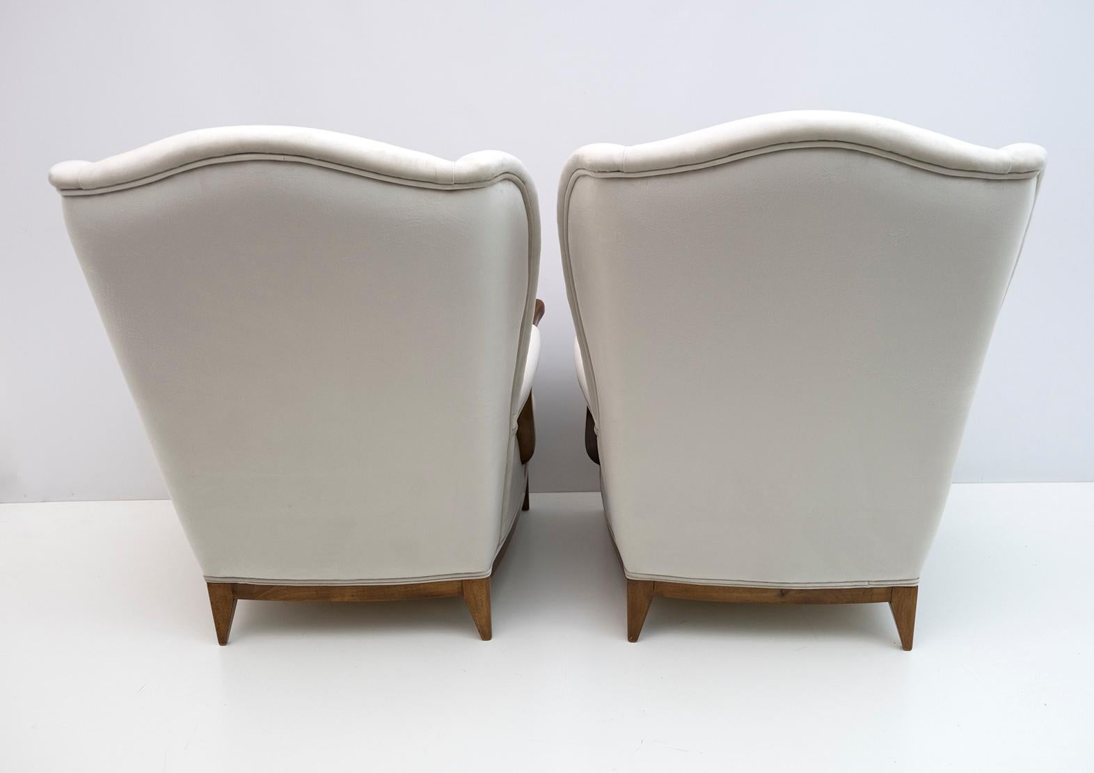 Attributed of Paolo Buffa Mid-Century Modern Italian Velvet Armchairs, 1950s For Sale 1