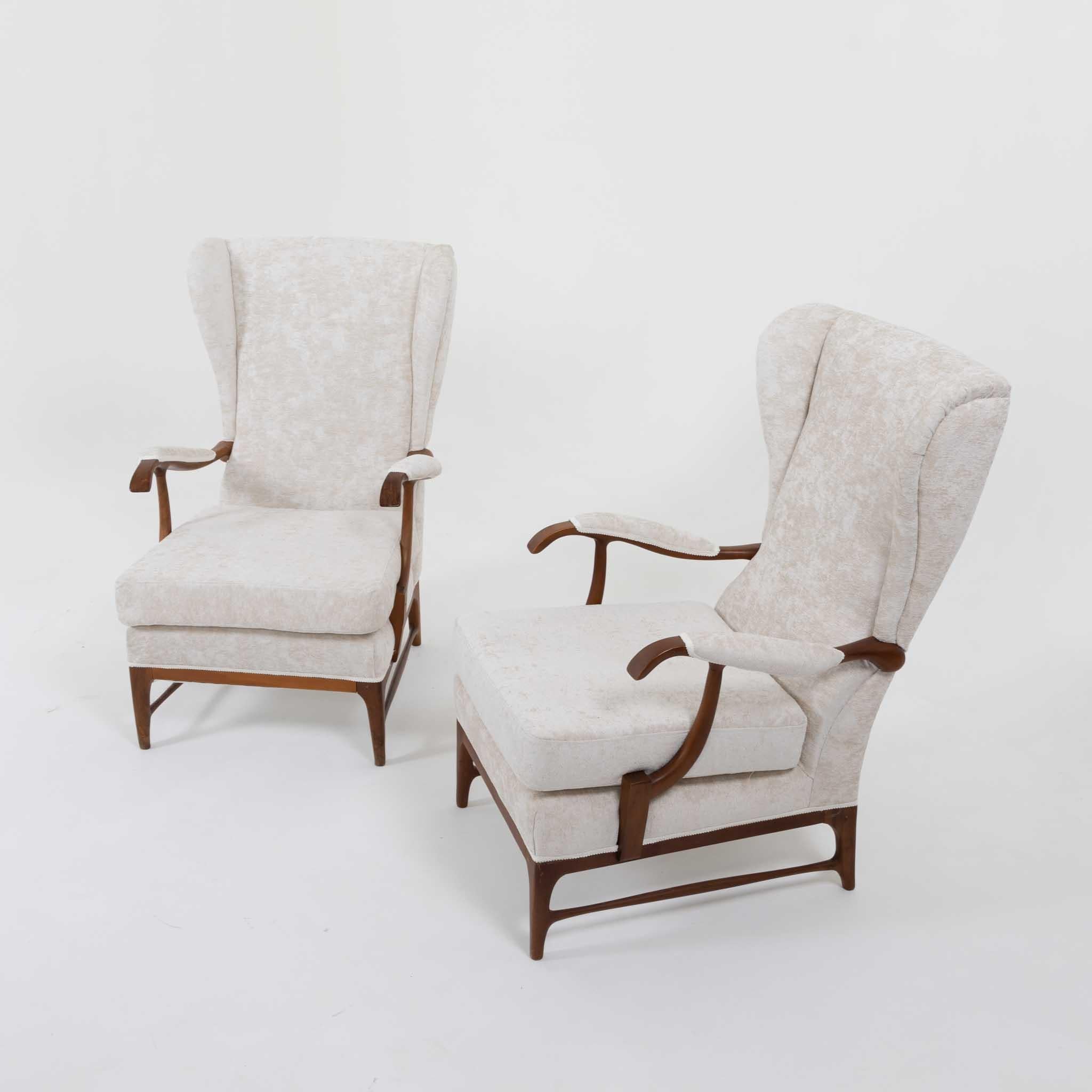  Paar modernistische Sessel von Paolo Buffa (Polster) im Angebot
