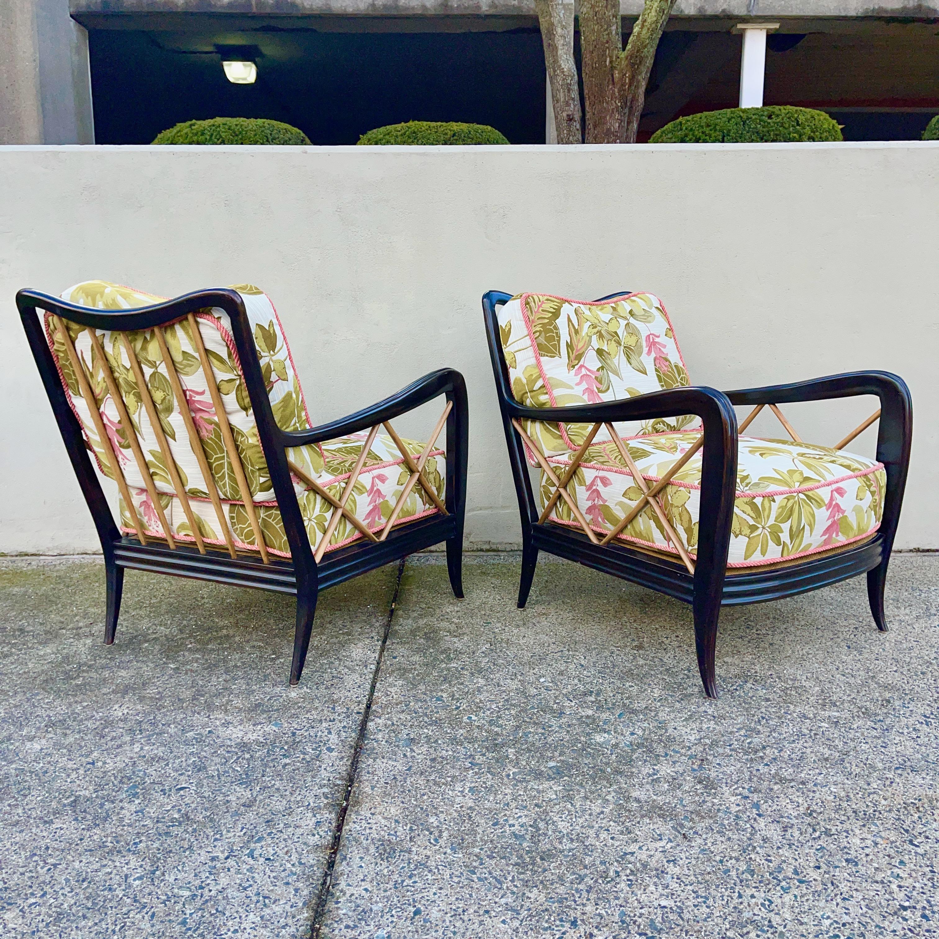 Ébénisé Paire de chaises longues de style Paolo Buffa en vente