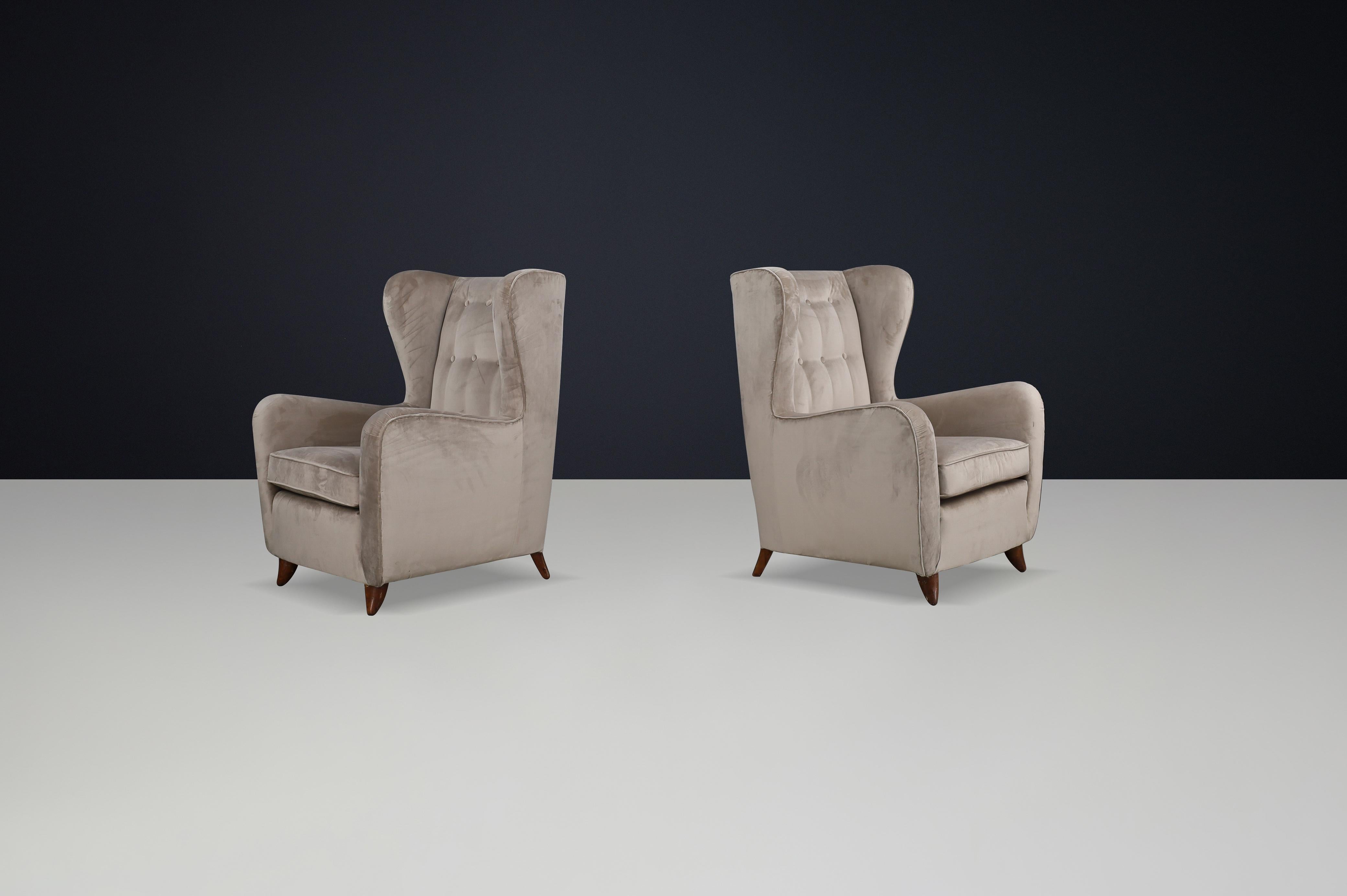 Paire de fauteuils en velours Paolo Buffa, Italie, années 1950 Bon état - En vente à Almelo, NL