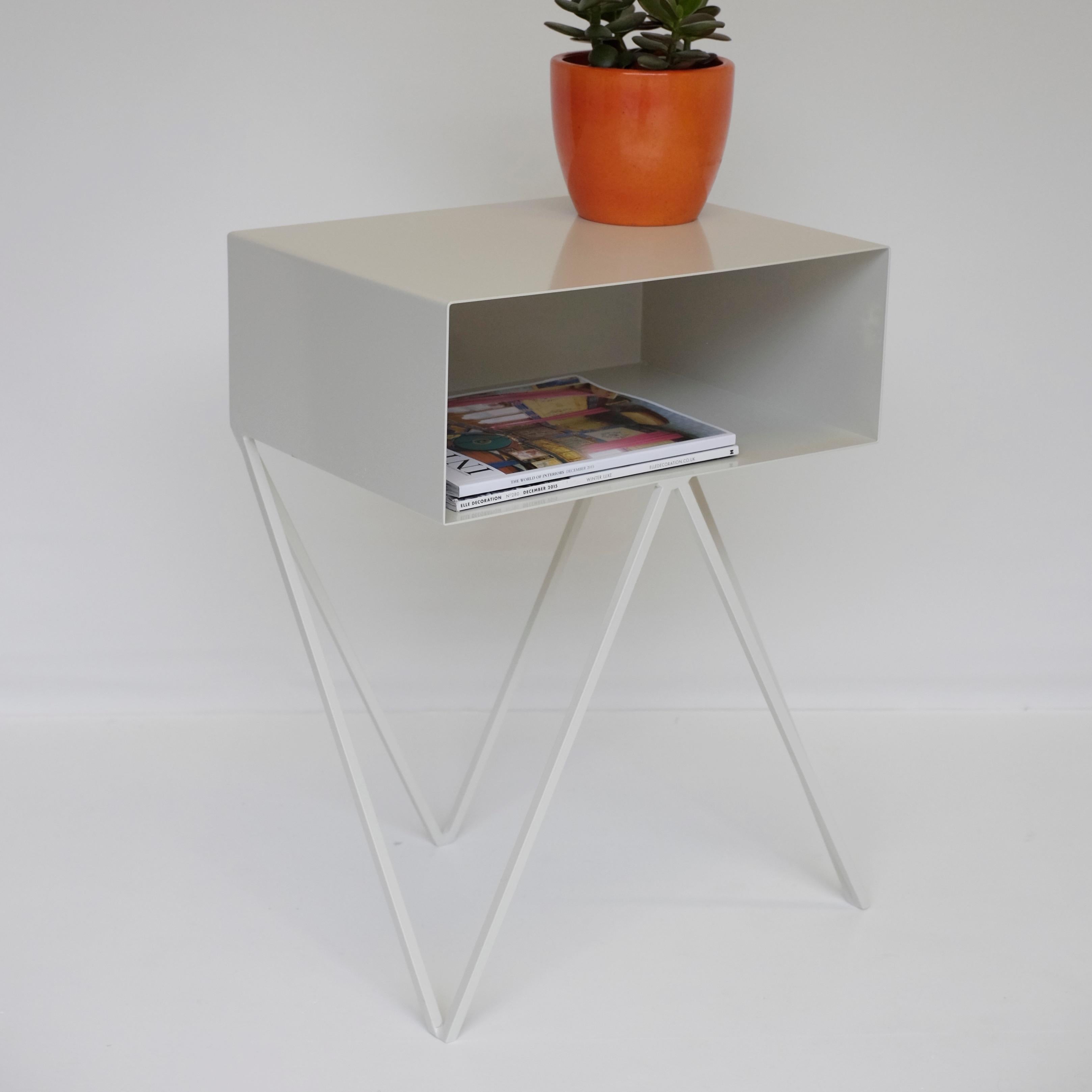 robot side table