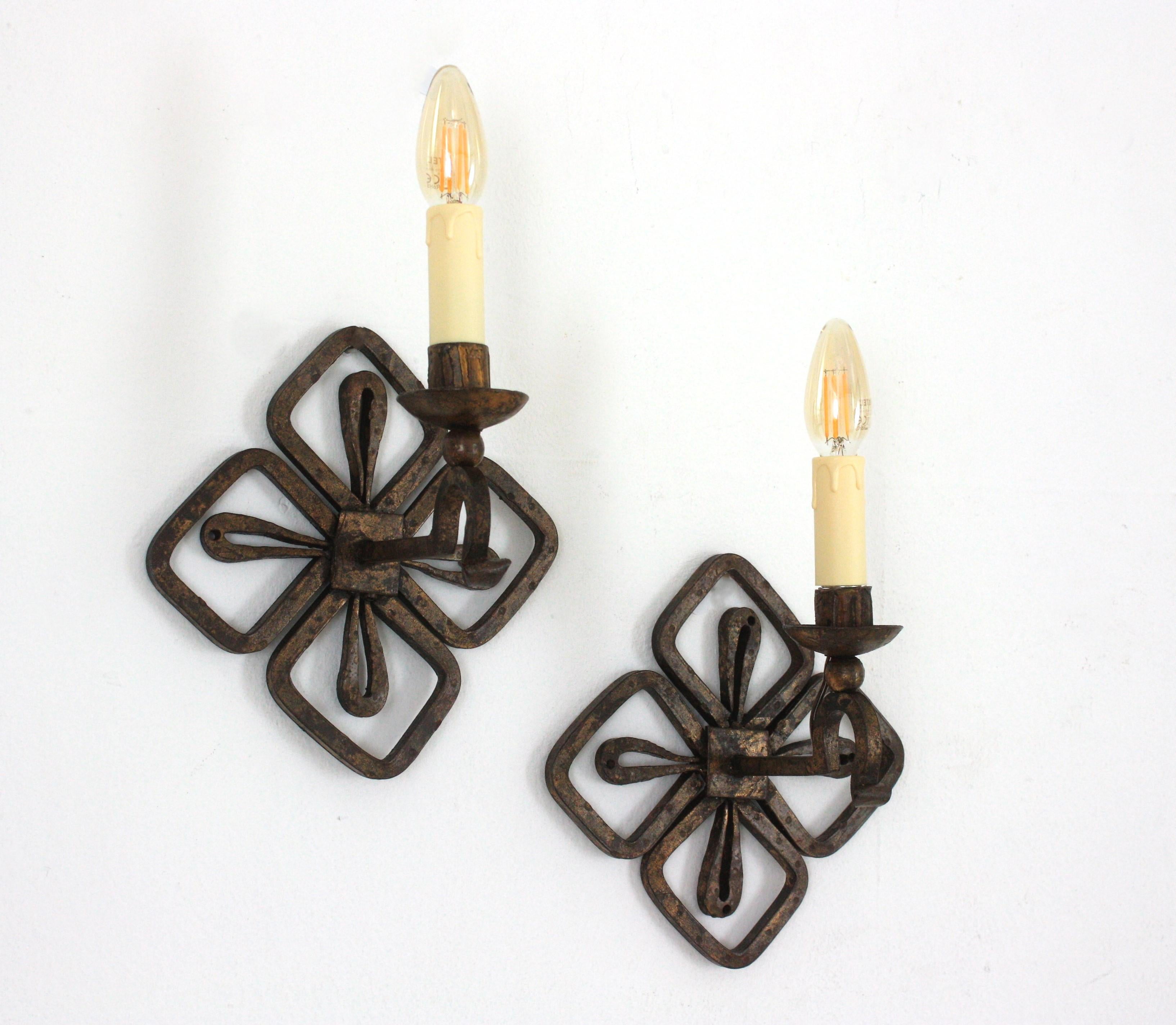 Hollywood Regency Pair of Parcel Gilt Iron Wall Sconces with Fleur de Lis Design For Sale
