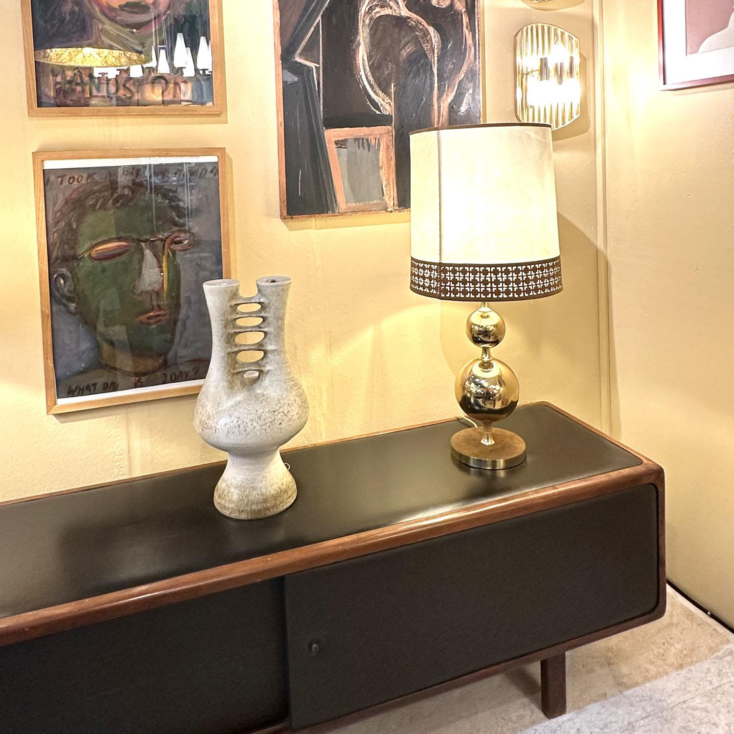 Pair of Parchment Leather Shades Table Lamps on Brass Bases 1970's in vendita 3