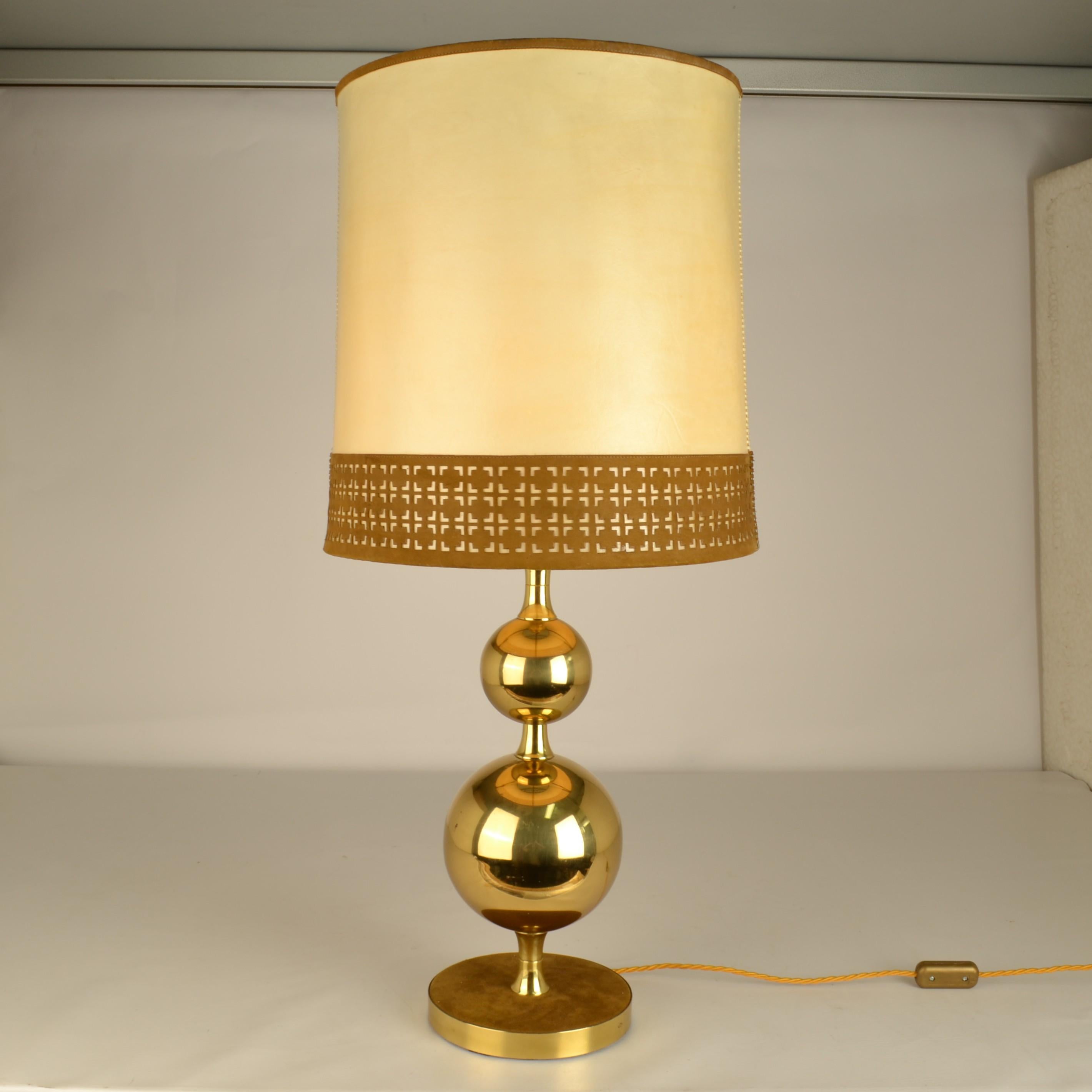 Pair of Parchment Leather Shades Table Lamps on Brass Bases 1970's in vendita 5