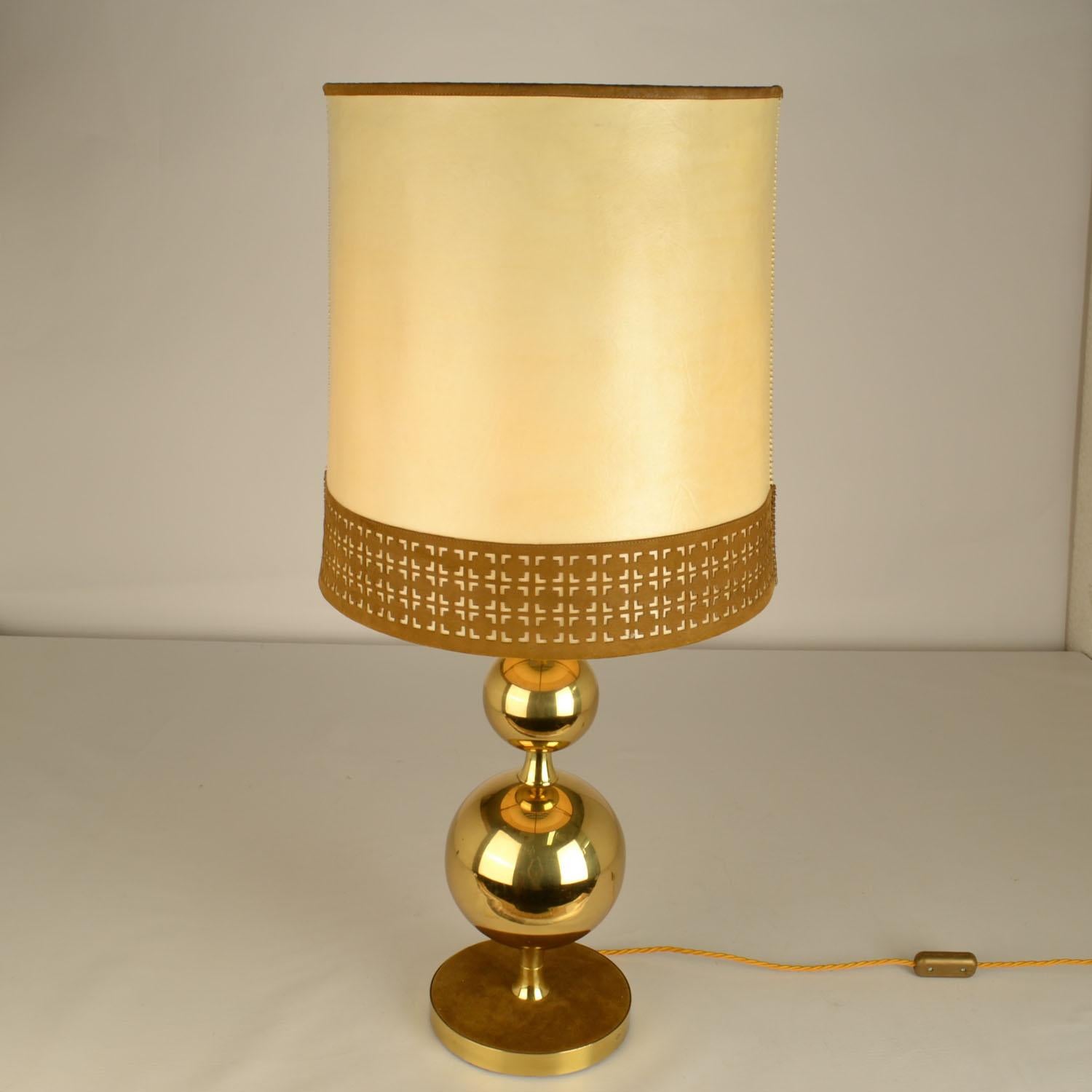 Pair of Parchment Leather Shades Table Lamps on Brass Bases 1970's in vendita 7