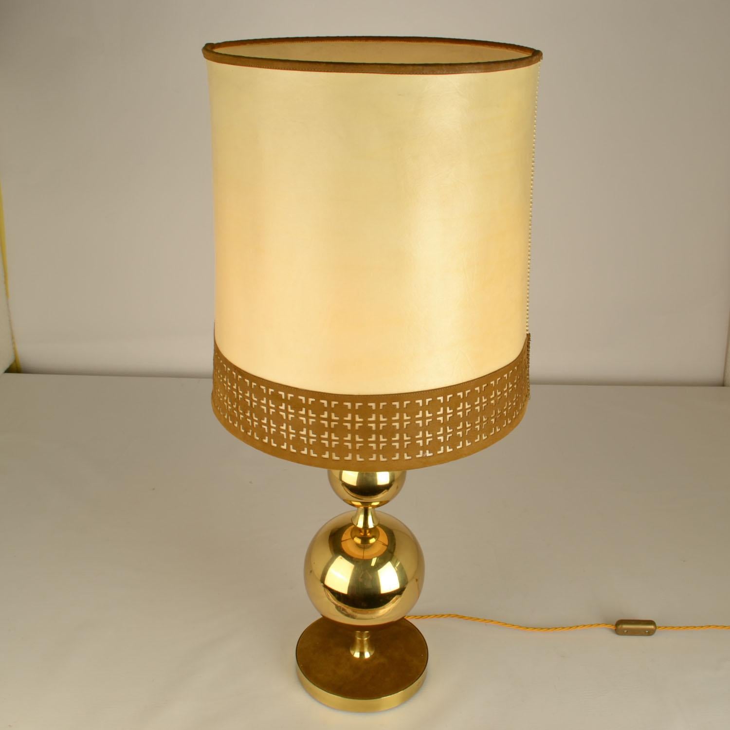 Pair of Parchment Leather Shades Table Lamps on Brass Bases 1970's in vendita 8