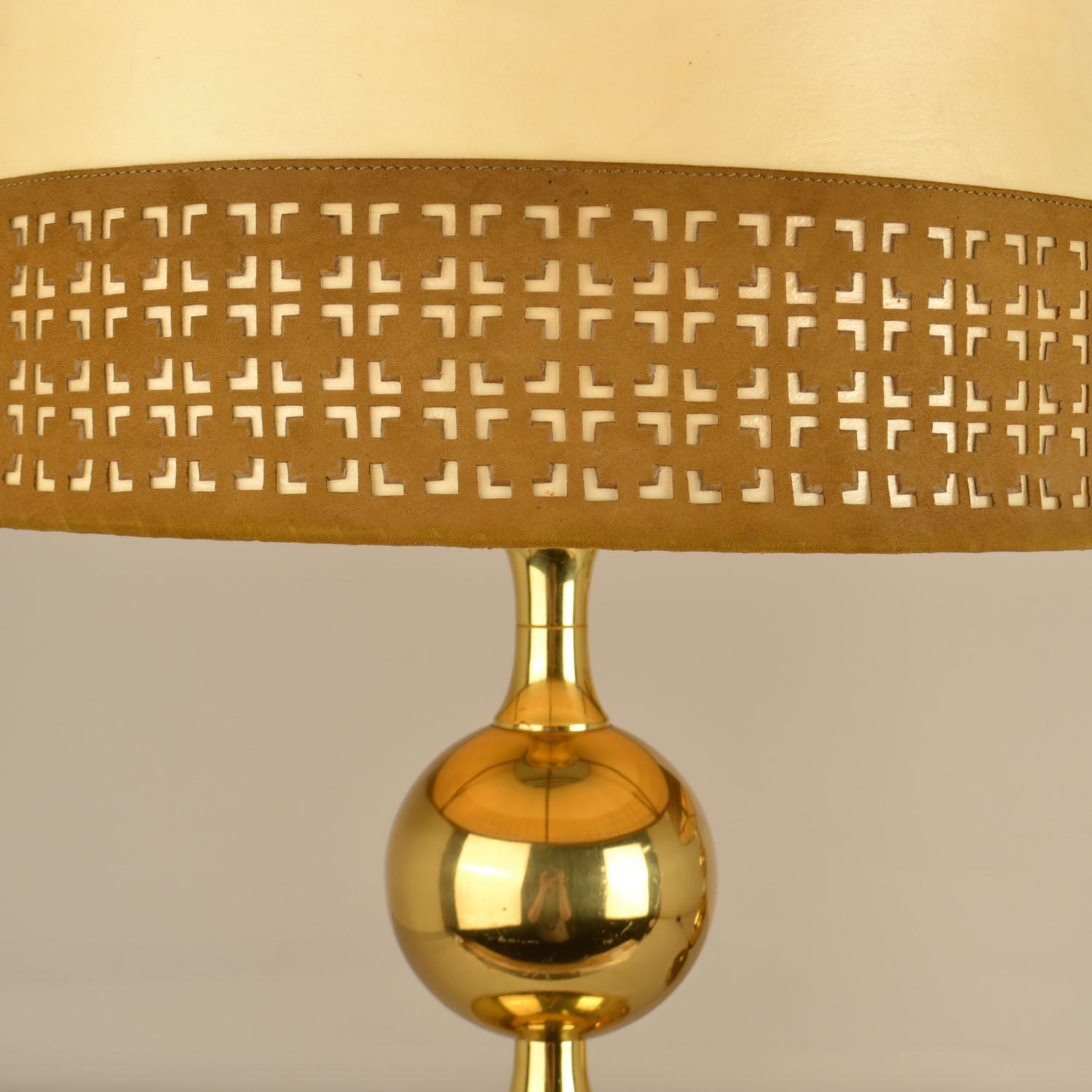 Metà XX secolo Pair of Parchment Leather Shades Table Lamps on Brass Bases 1970's in vendita