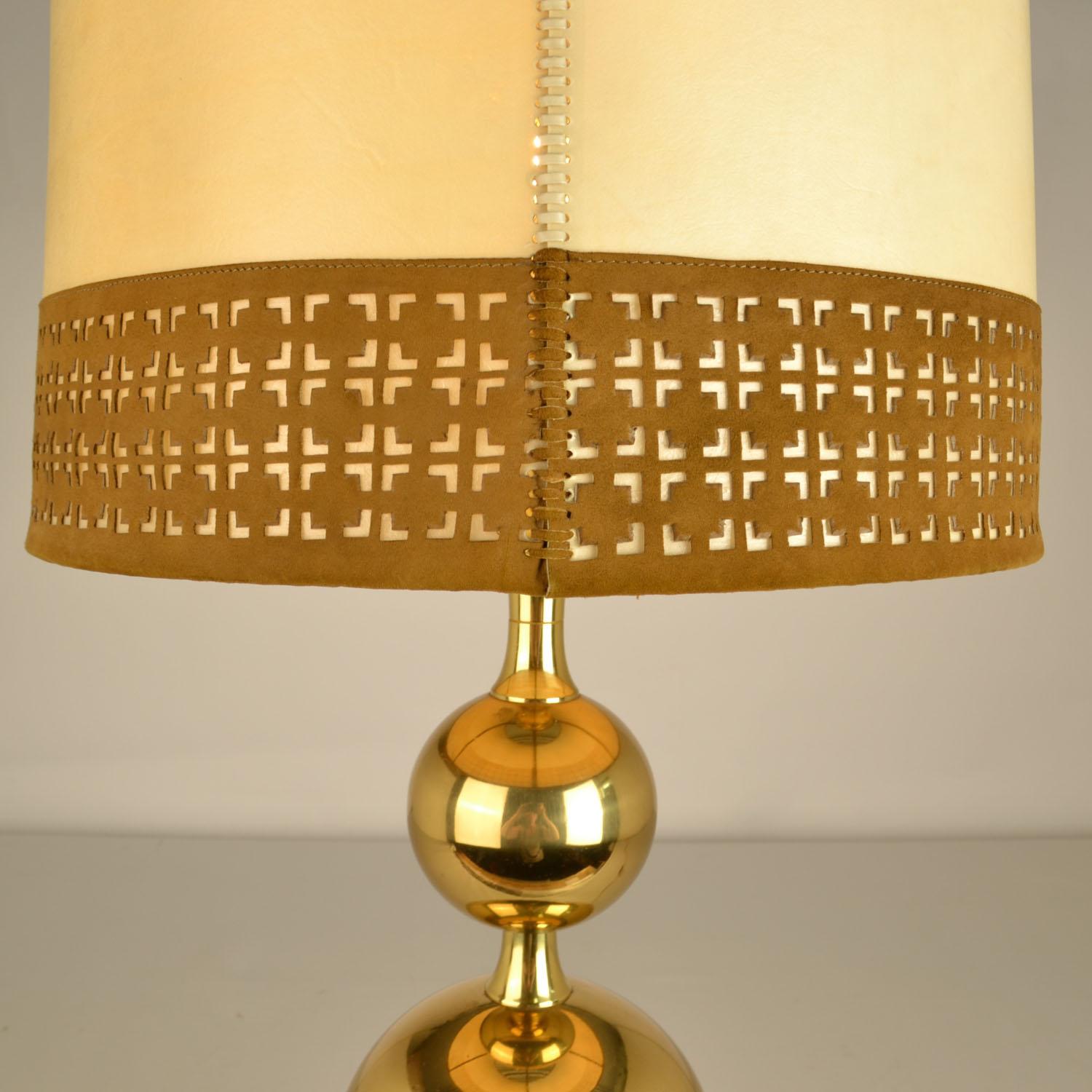 Ottone Pair of Parchment Leather Shades Table Lamps on Brass Bases 1970's in vendita