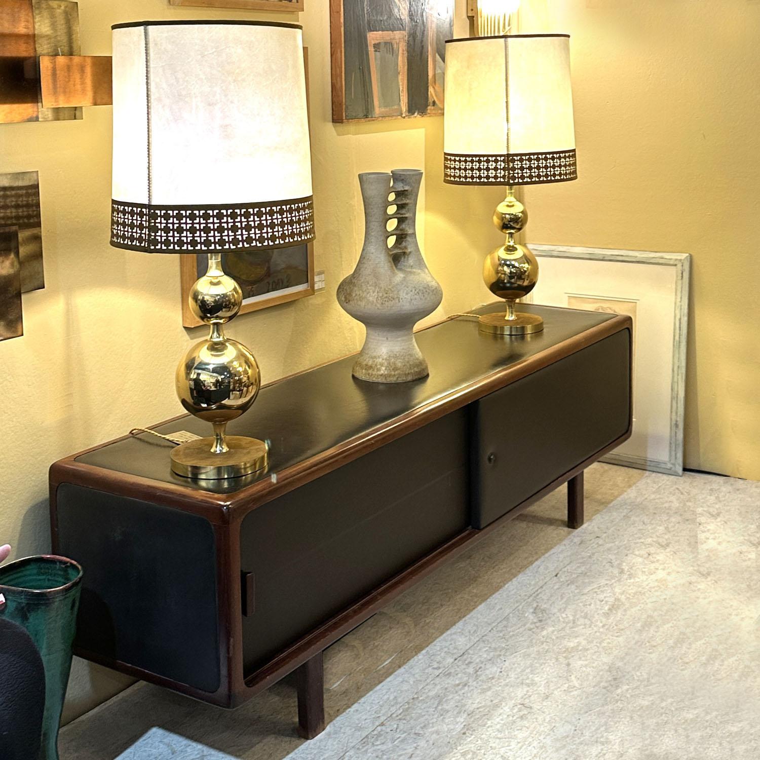 Pair of Parchment Leather Shades Table Lamps on Brass Bases 1970's in vendita 2