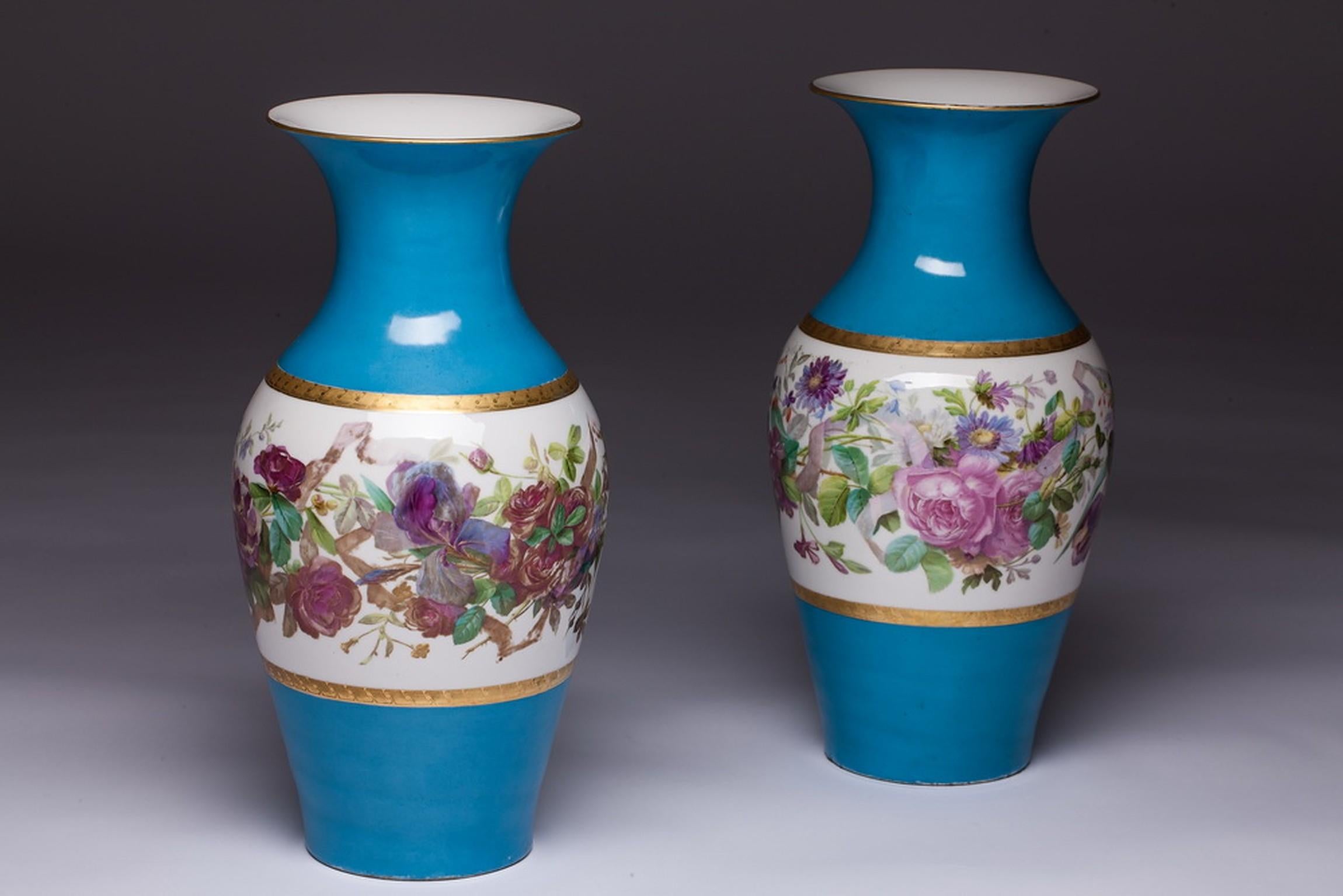 Rococo Pair of Paris Porcelain Botanical Vases, Mid-19th Century For Sale