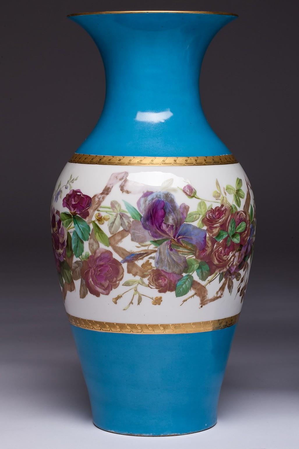 Hand-Painted Pair of Paris Porcelain Botanical Vases, Mid-19th Century For Sale