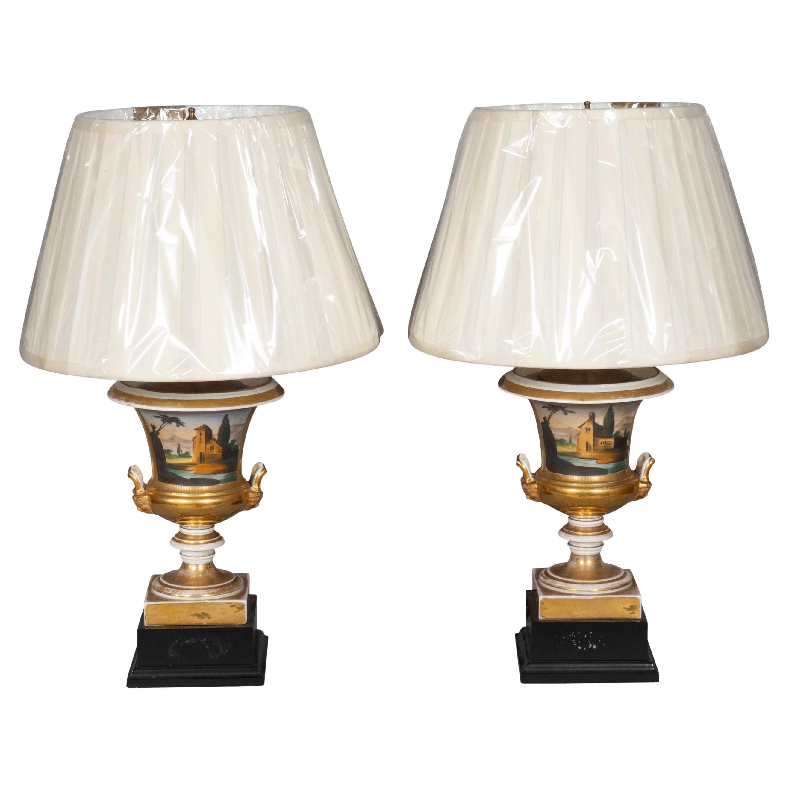 Paar Pariser Porzellan-Tischlampen in Campagna-Form mit neuen Schirmen im Angebot