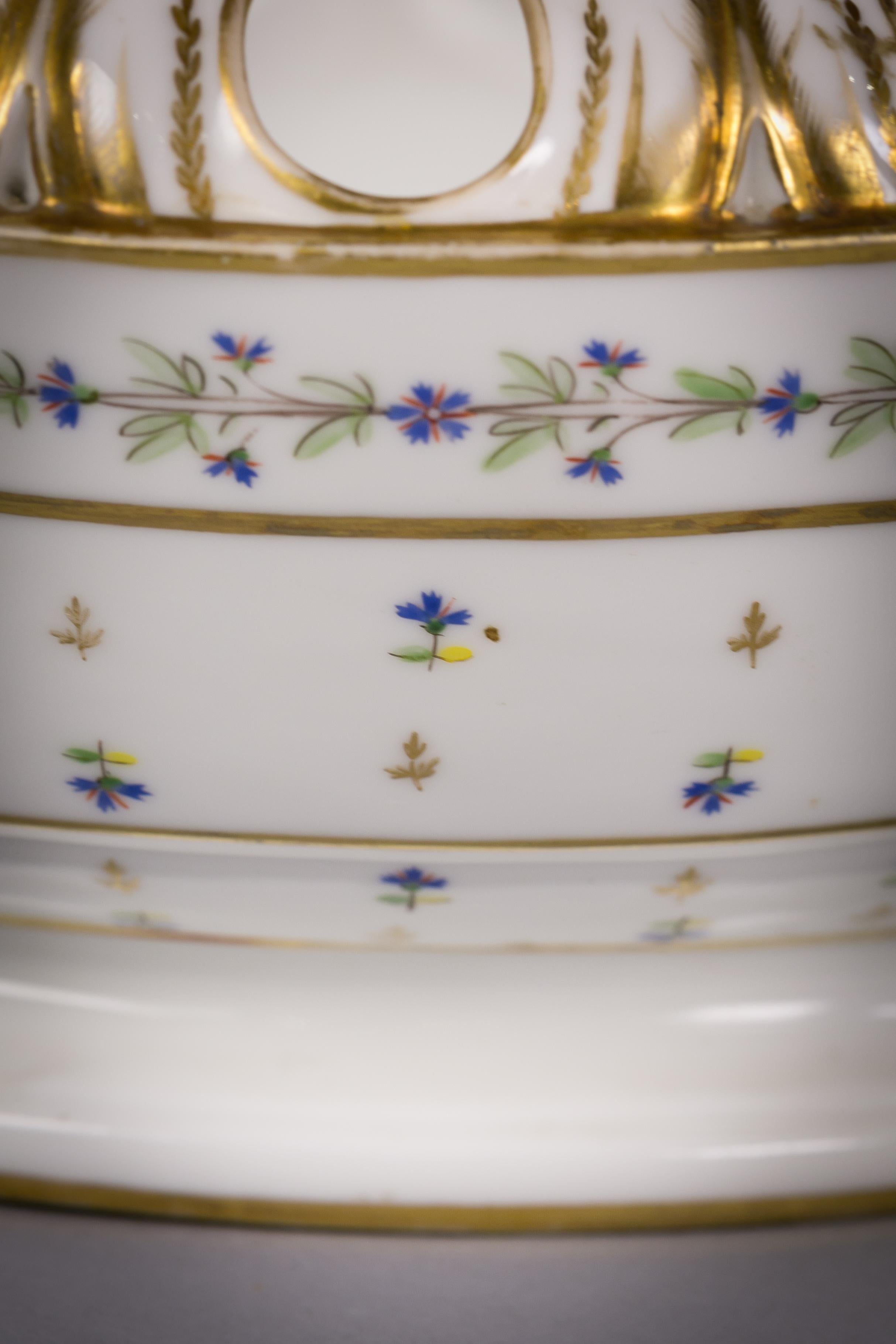 French Pair of Paris Porcelain Cornflower Decorated Verrieres, circa 1795 For Sale