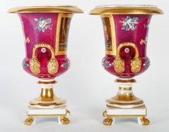 Pareja de jarrones de porcelana de París Medicis del siglo XIX .