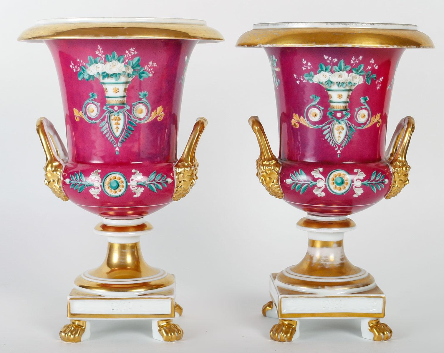 Pair of Paris Porcelain Medicis Vases from the 19th Century . In Good Condition For Sale In Saint-Ouen, FR