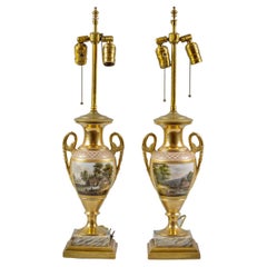 Zwei Pariser Porzellanvasen mit zwei Henkeln als Lampen, um 1820