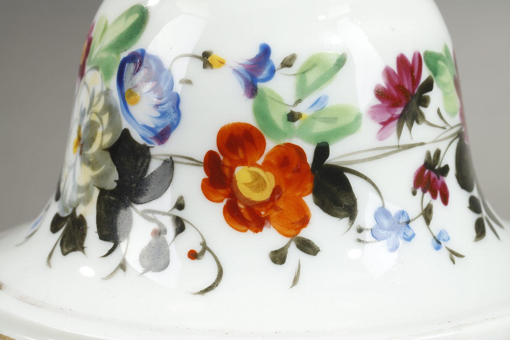 Pair of Paris Porcelain Vases with Floral Decoration For Sale 9