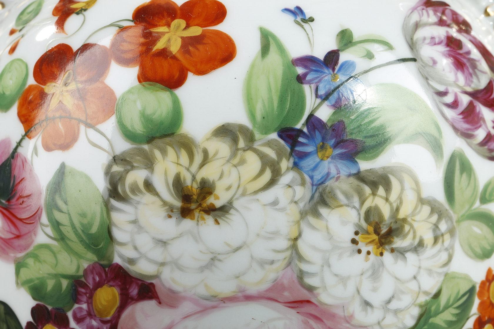 Pair of Paris Porcelain Vases with Floral Decoration For Sale 11