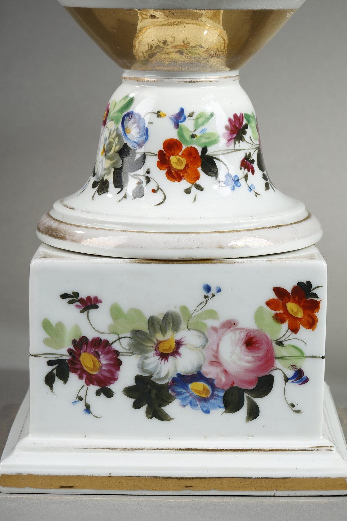 Pair of Paris Porcelain Vases with Floral Decoration For Sale 1