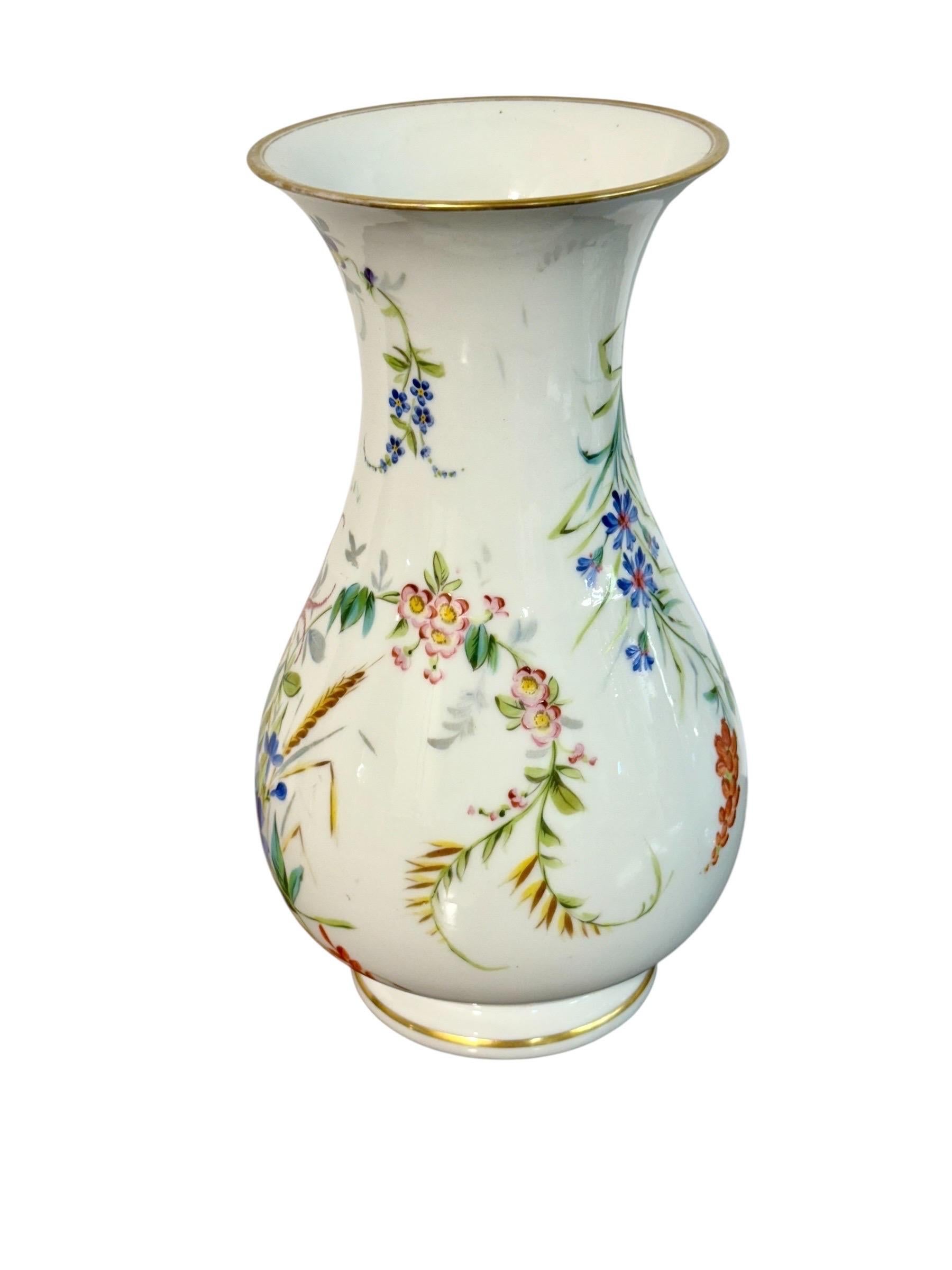 Paar Pariser Porzellanvasen mit handgemalten Blumensträußen, um 1880 im Angebot 9