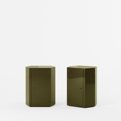 Paire de tables de nuit Park en laque verte olive de forme unique par Yaniv Chen pour Lemon