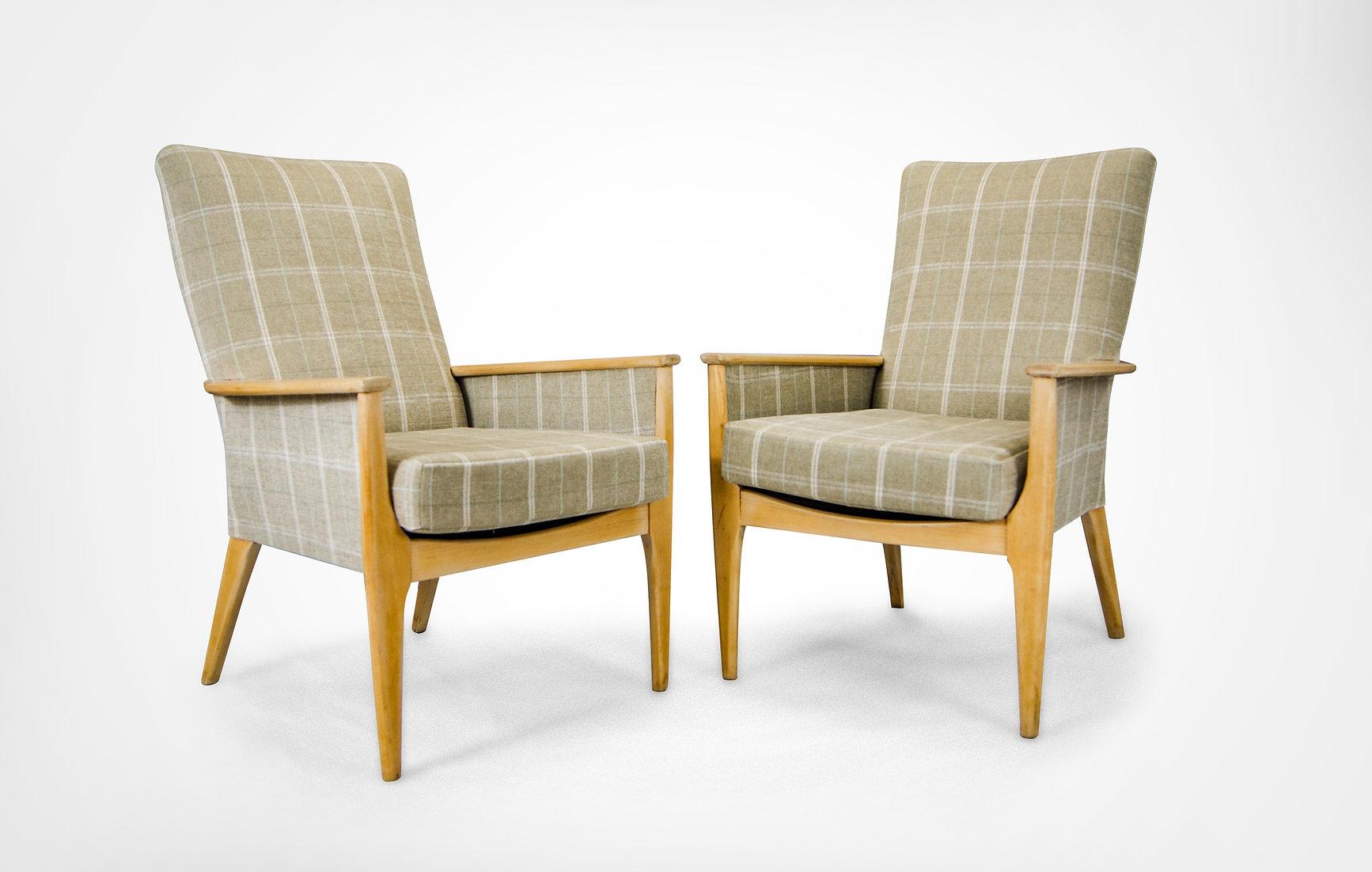 Pair of Parker Knoll Club Chairs Model No. 988/1023 For Sale 1