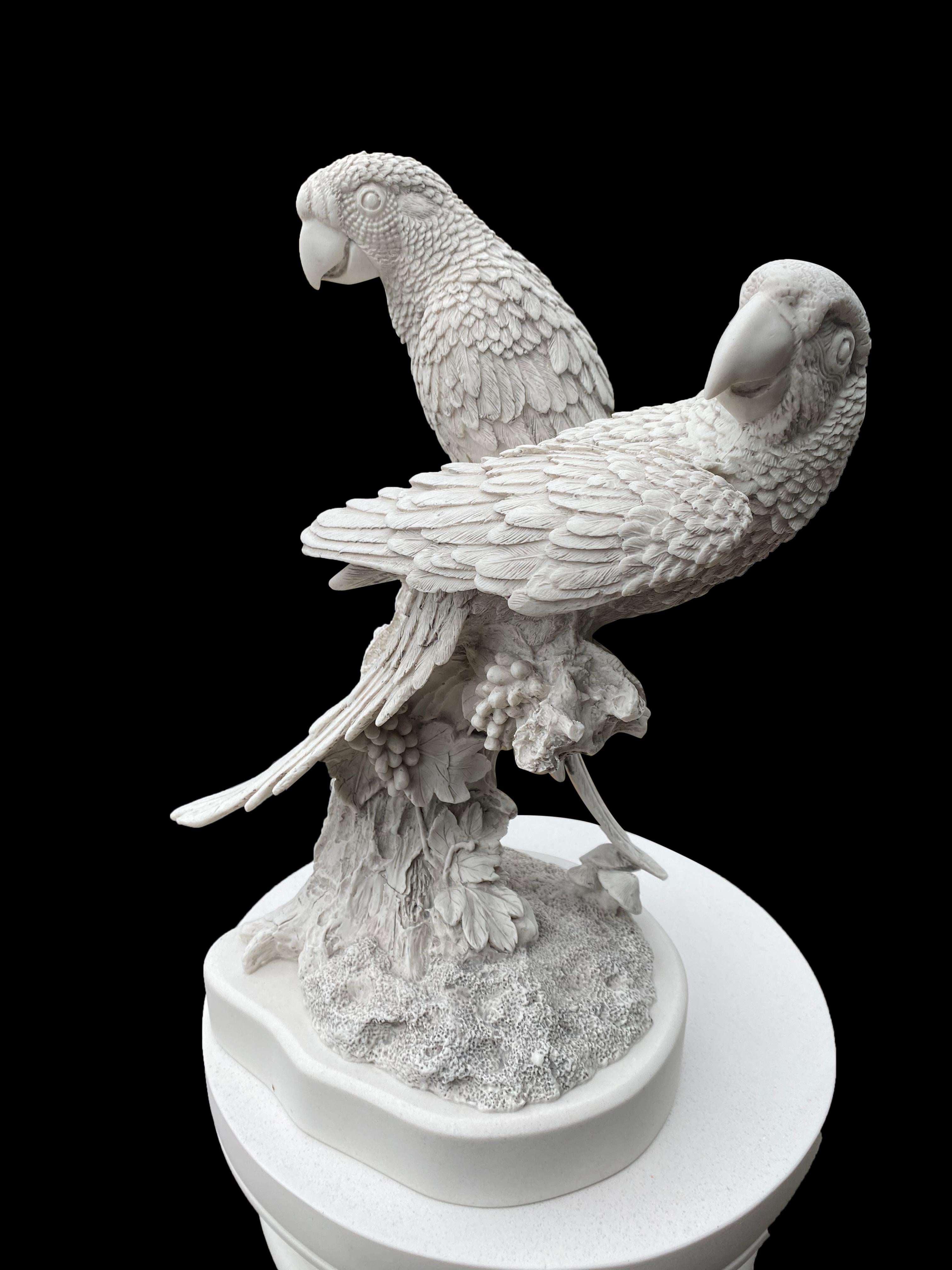 Paire de sculptures de perroquet - 20ème siècle en vente 3