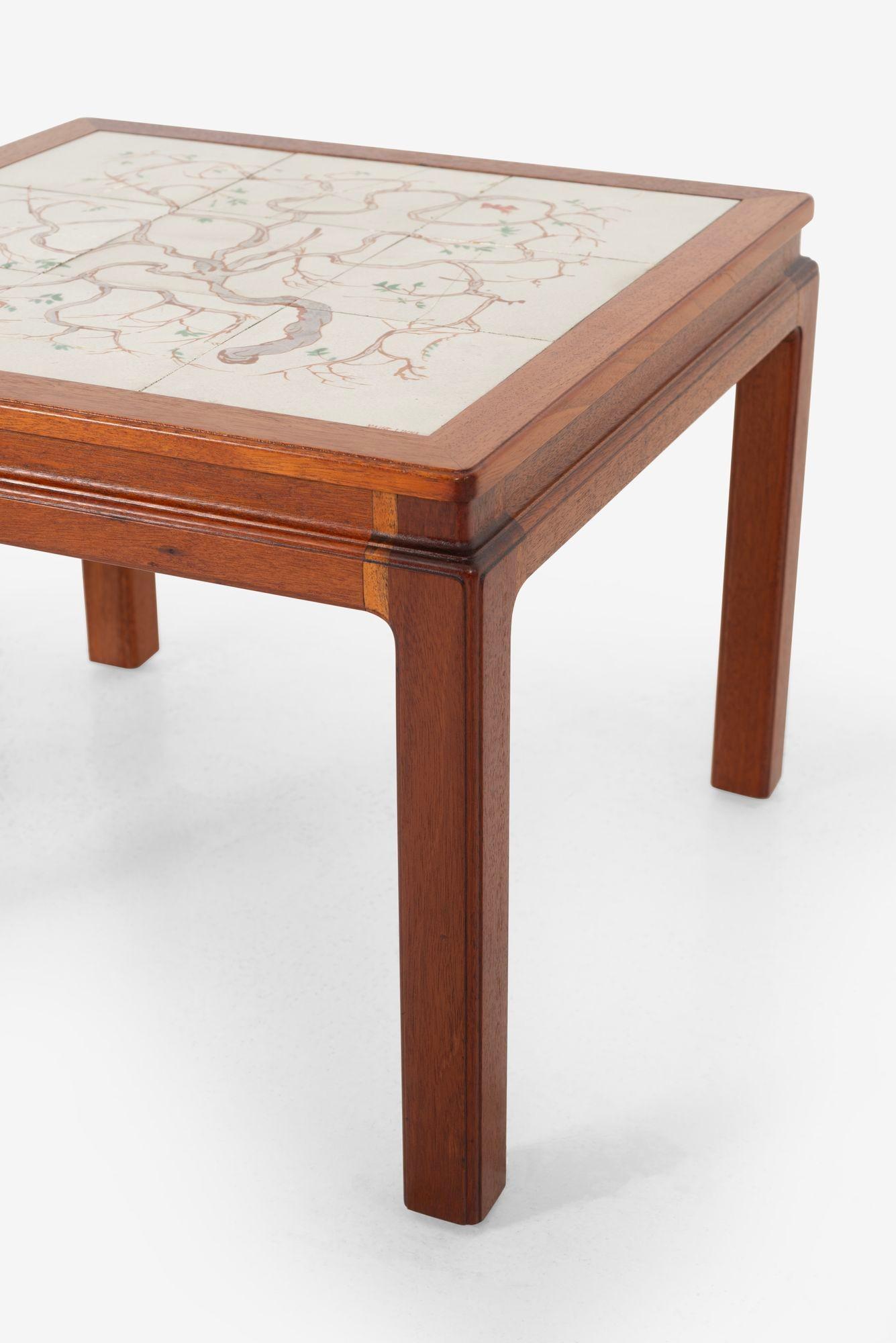 Céramique Paire de tables d'appoint Parson par Edward Wormley pour Dunbar avec carreaux peints à la main en vente